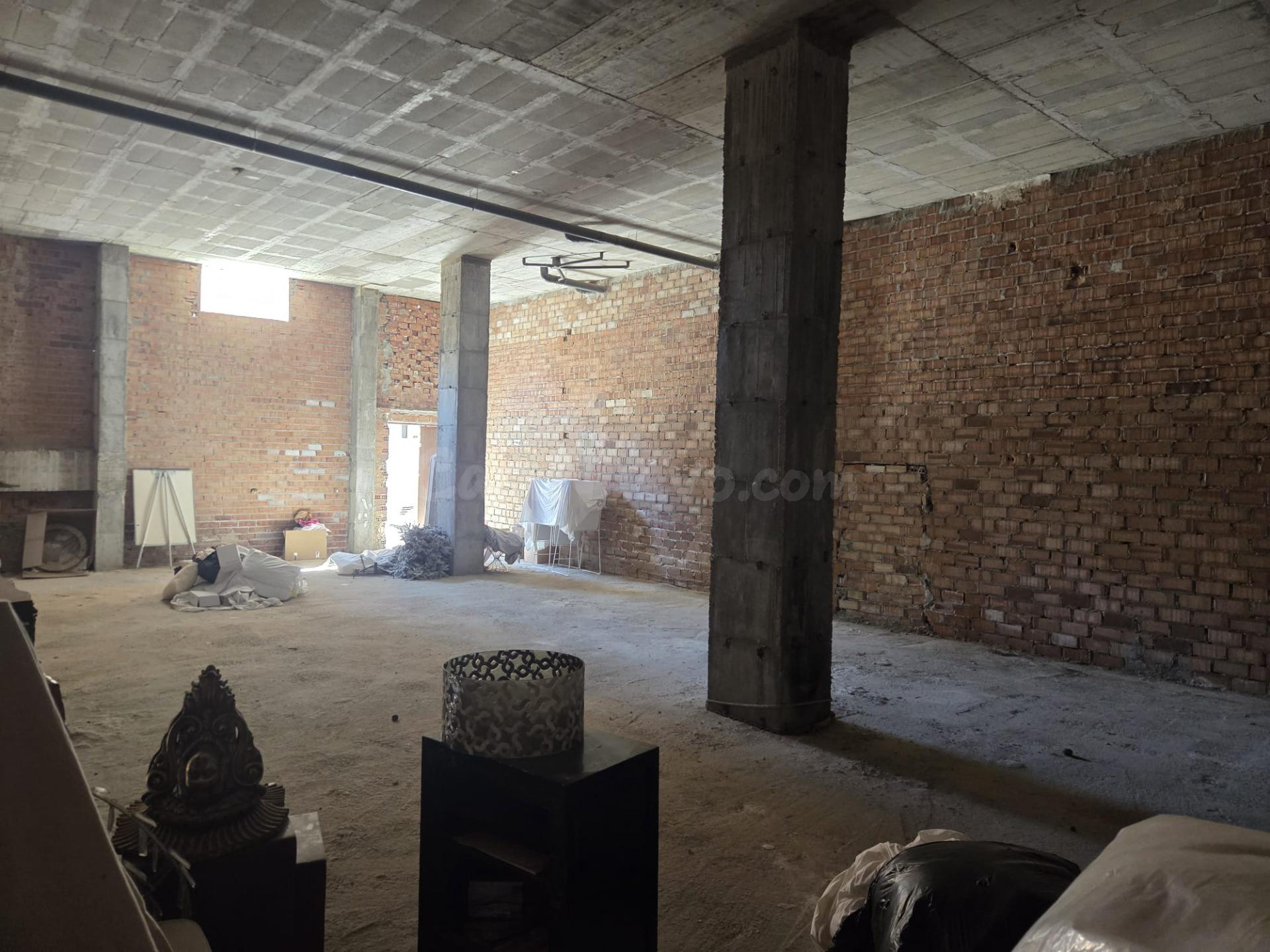 LOCAL COMERCIAL CON VADO Y POSIBILIDAD DE CAMBIO DE USO EN C - foto 4