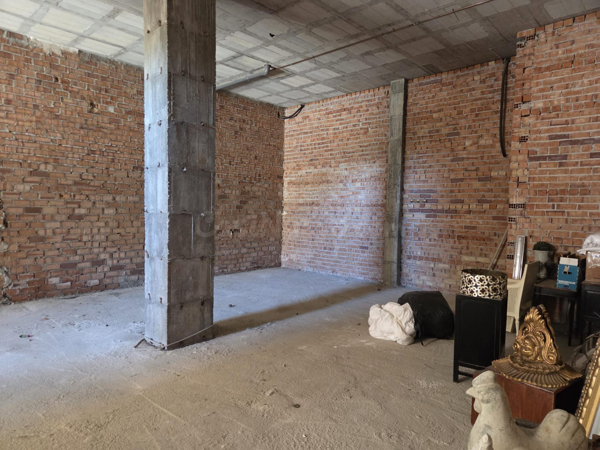 LOCAL COMERCIAL CON VADO Y POSIBILIDAD DE CAMBIO DE USO EN C - foto 5