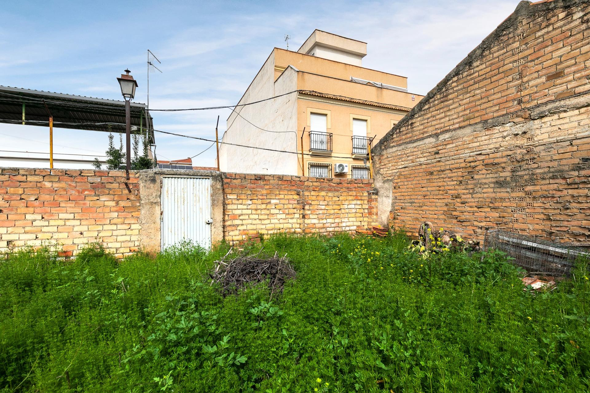 SOLAR EN ARMILLA PARA EDIFICIO DE VIVIENNDAS