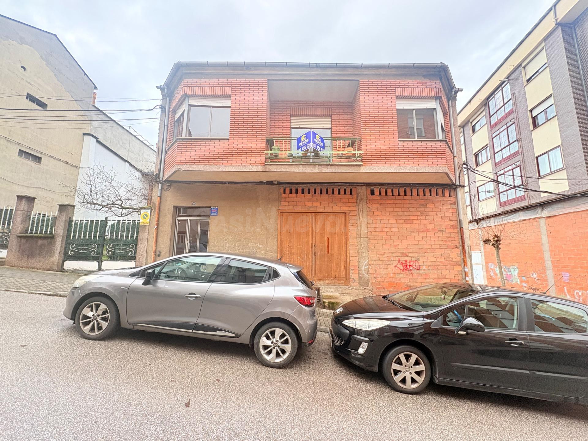 CASA UNIFAMILIAR CON JARDIN DE 258 m2 EN LA ZONA ALTA DE PON