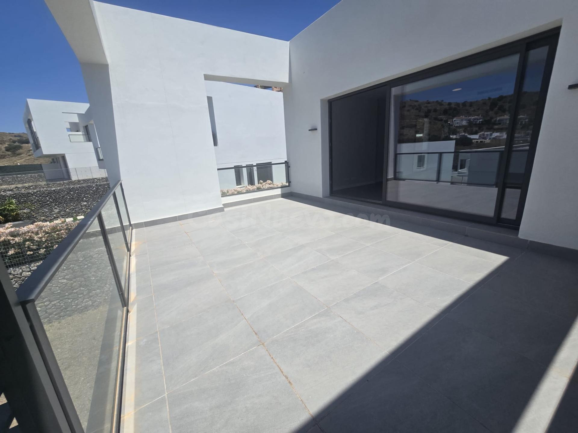 ✨ EXCLUSIVA VILLA ADOSADA DE OBRA NUEVA CON VISTAS AL MAR ✨ - foto 5