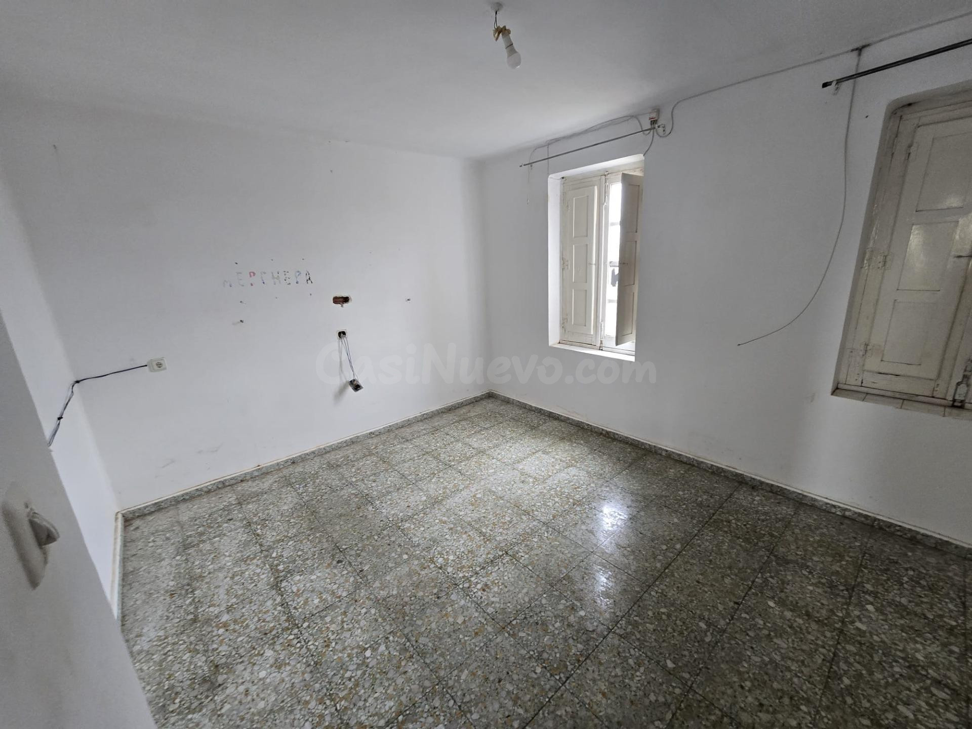 CASA PARA REFORMAR EN URDIALES DEL PARAMO - foto 2