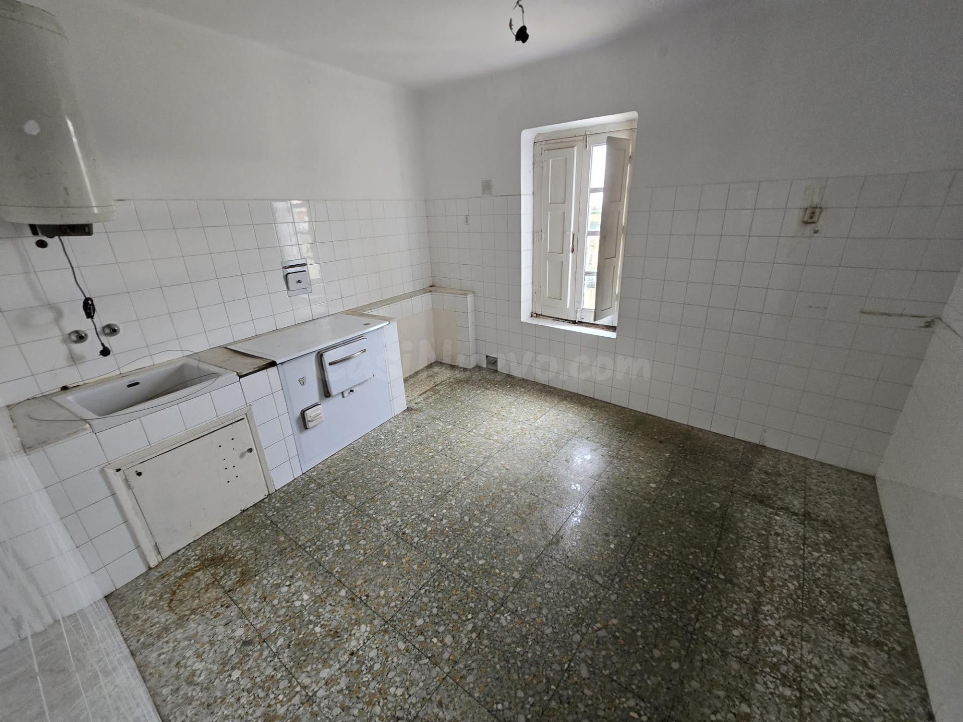 CASA PARA REFORMAR EN URDIALES DEL PARAMO - foto 3