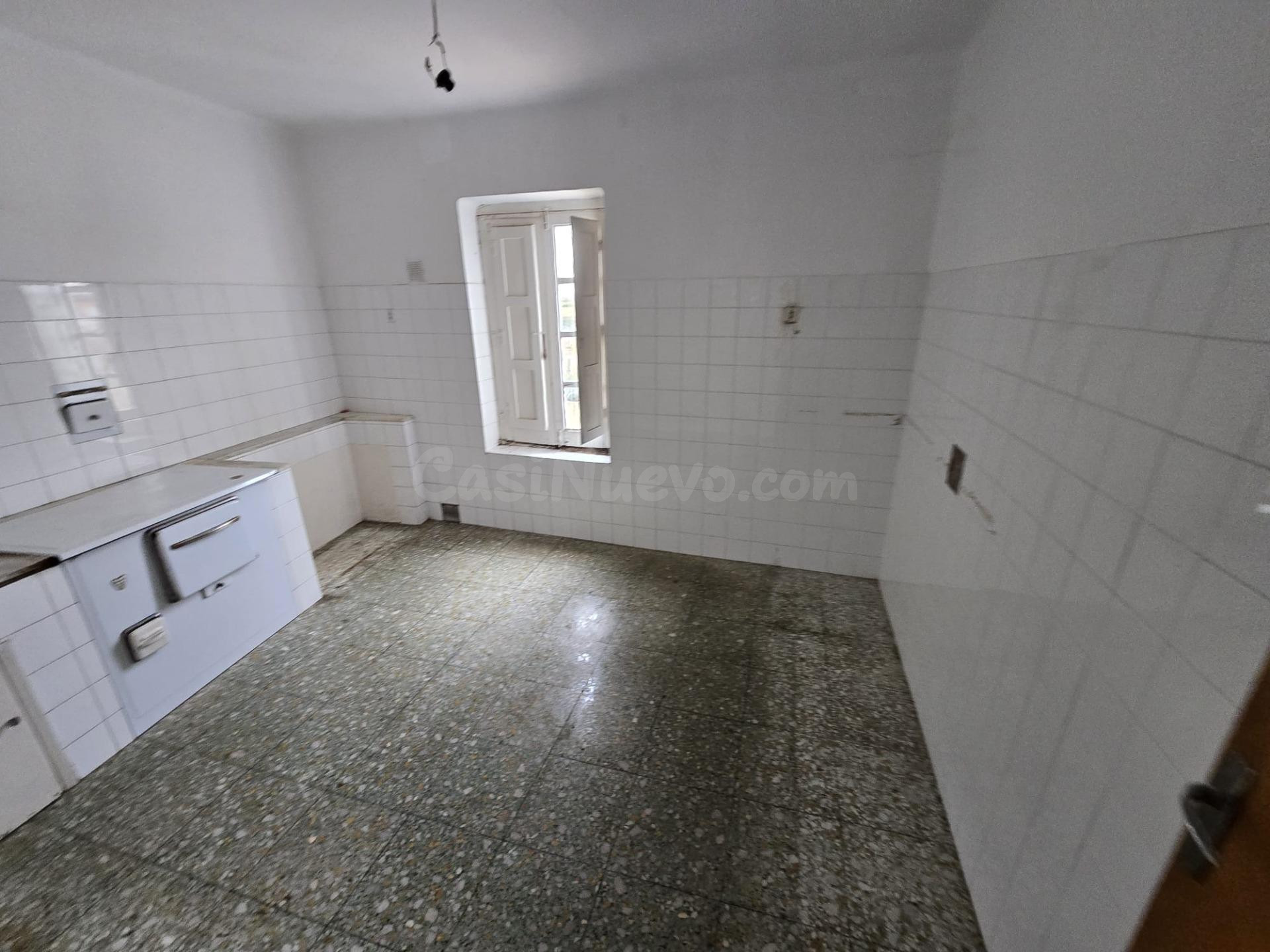 CASA PARA REFORMAR EN URDIALES DEL PARAMO - foto 4