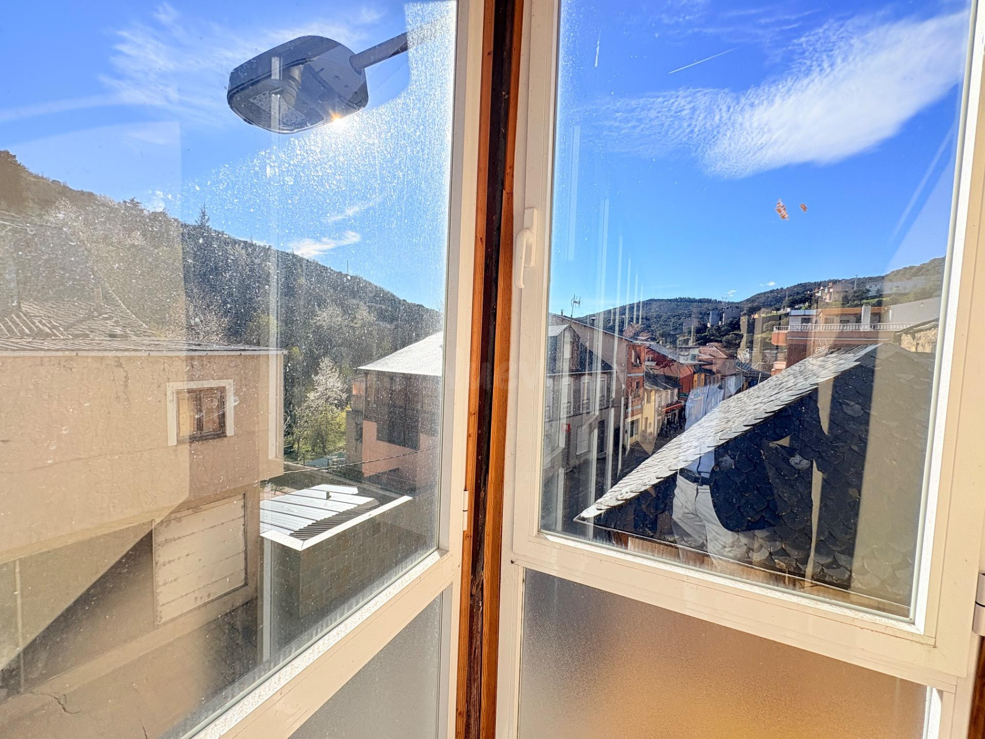 ¡Oportunidad Única en Torre del Bierzo! Edificio Semireforma - foto 4