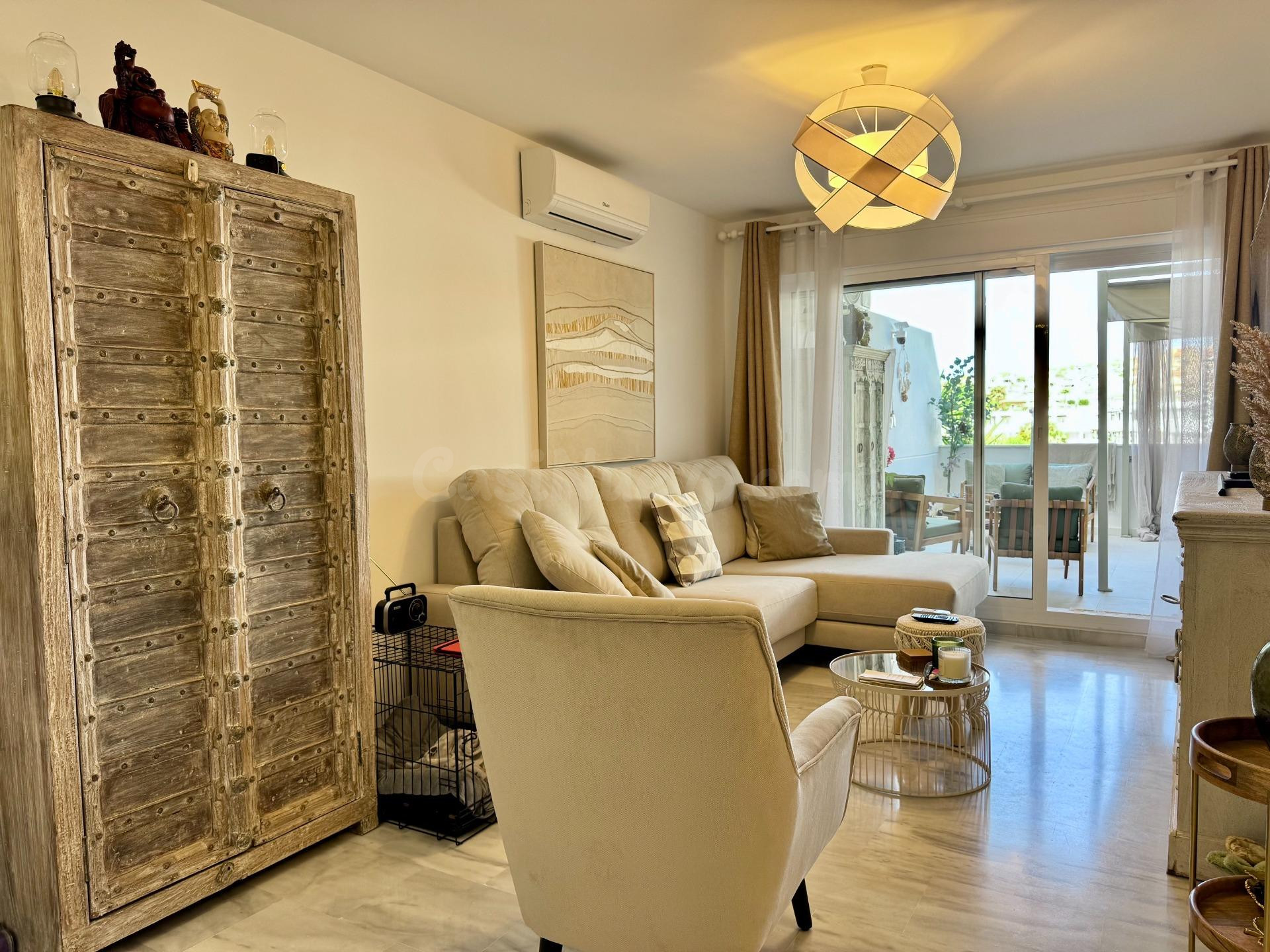 Hermoso piso, reformado y nuevamente amueblado, con vistas e - foto 3