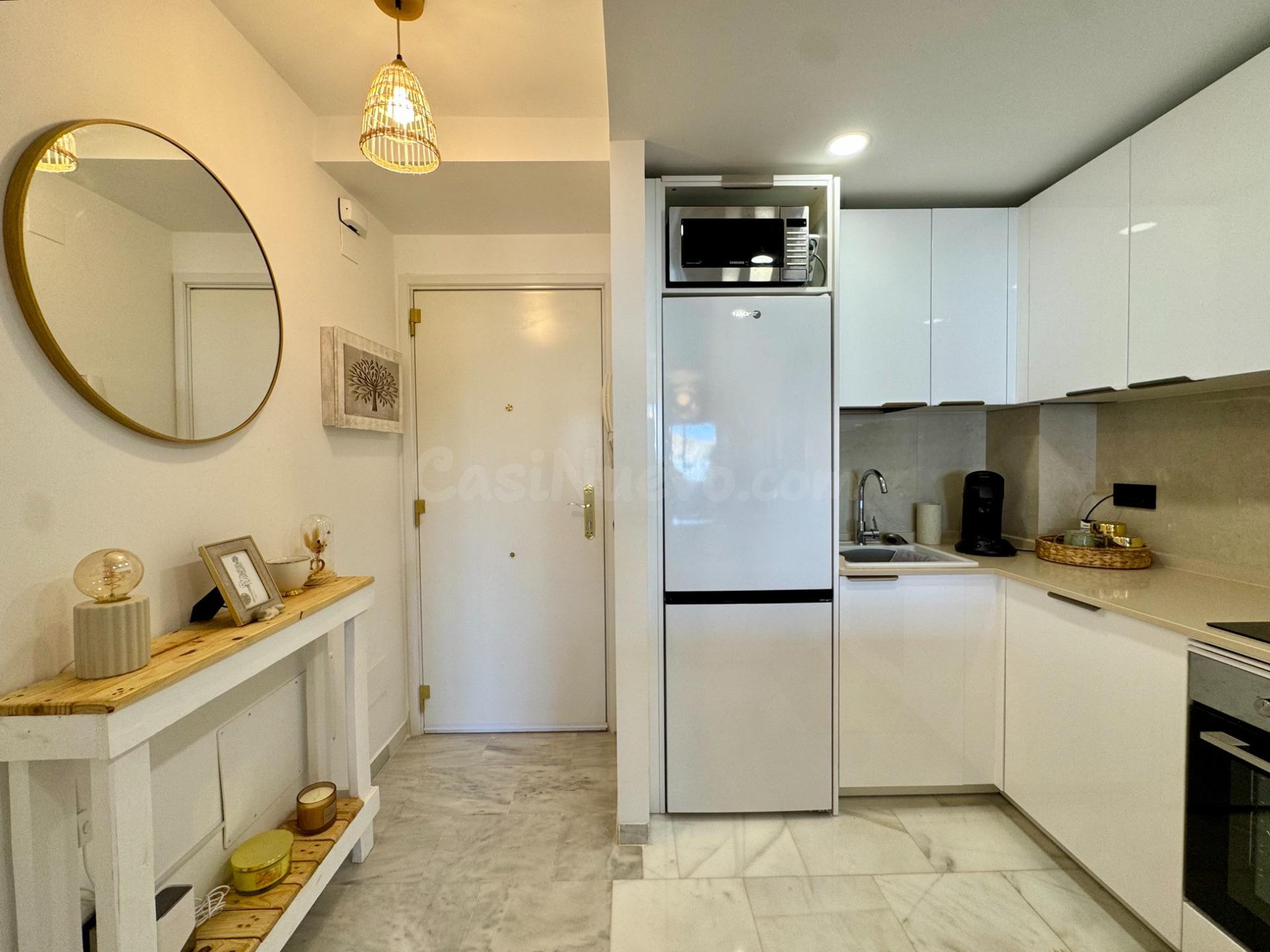 Hermoso piso, reformado y nuevamente amueblado, con vistas e - foto 4