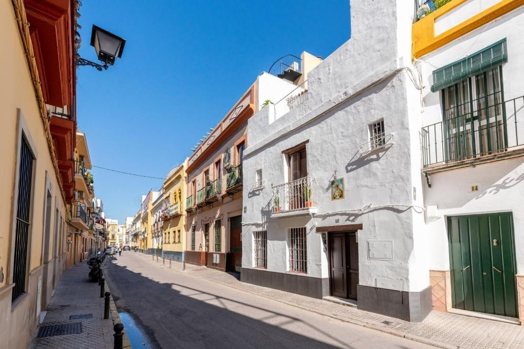 LOCAL COMERCIAL CON GRAN FACHADA Y MÚLTIPLES POSIBILIDADES E