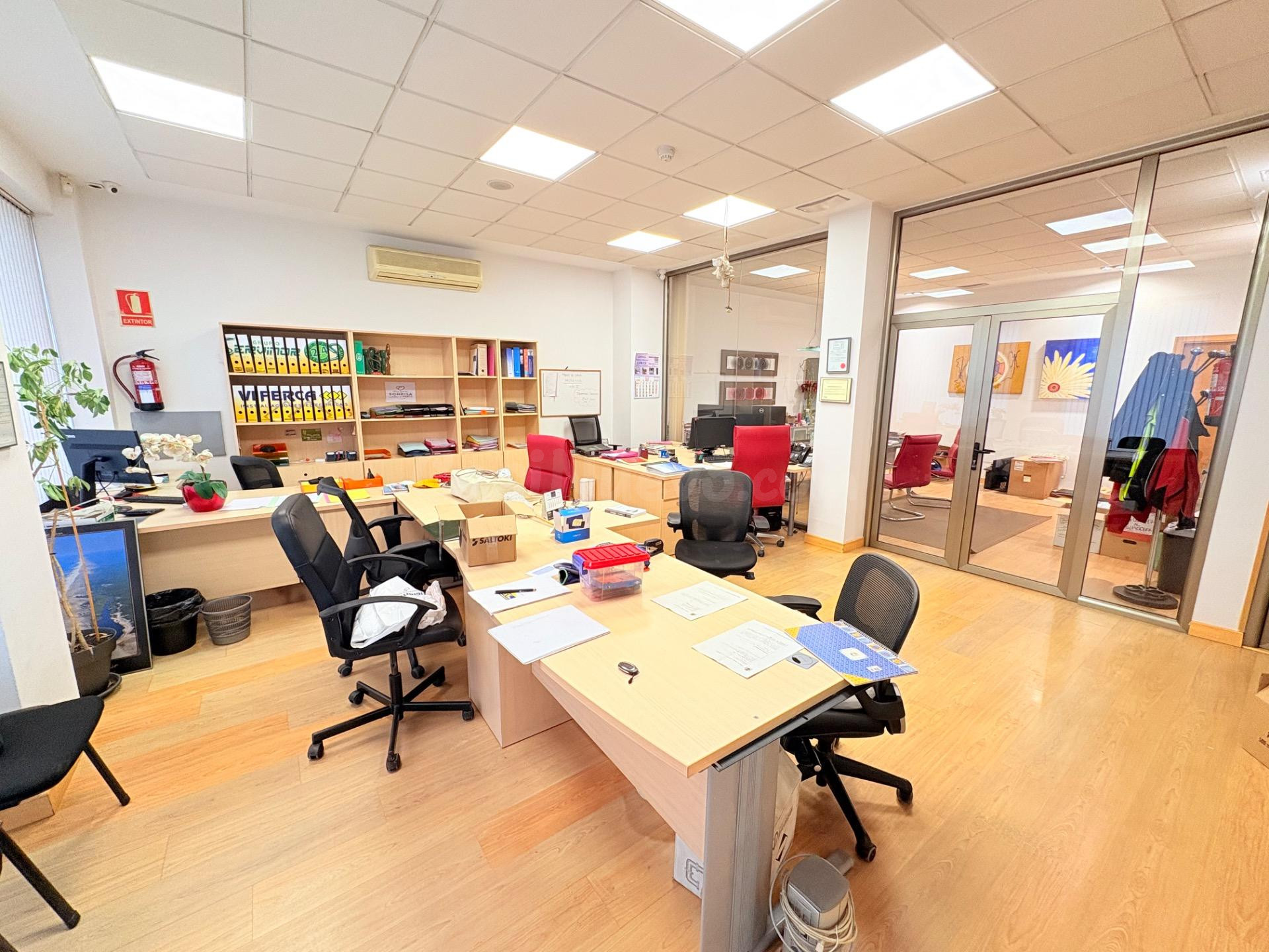 ¡Oportunidad Única en Ponferrada! Local Comercial Seminuevo por €89,500 ✨