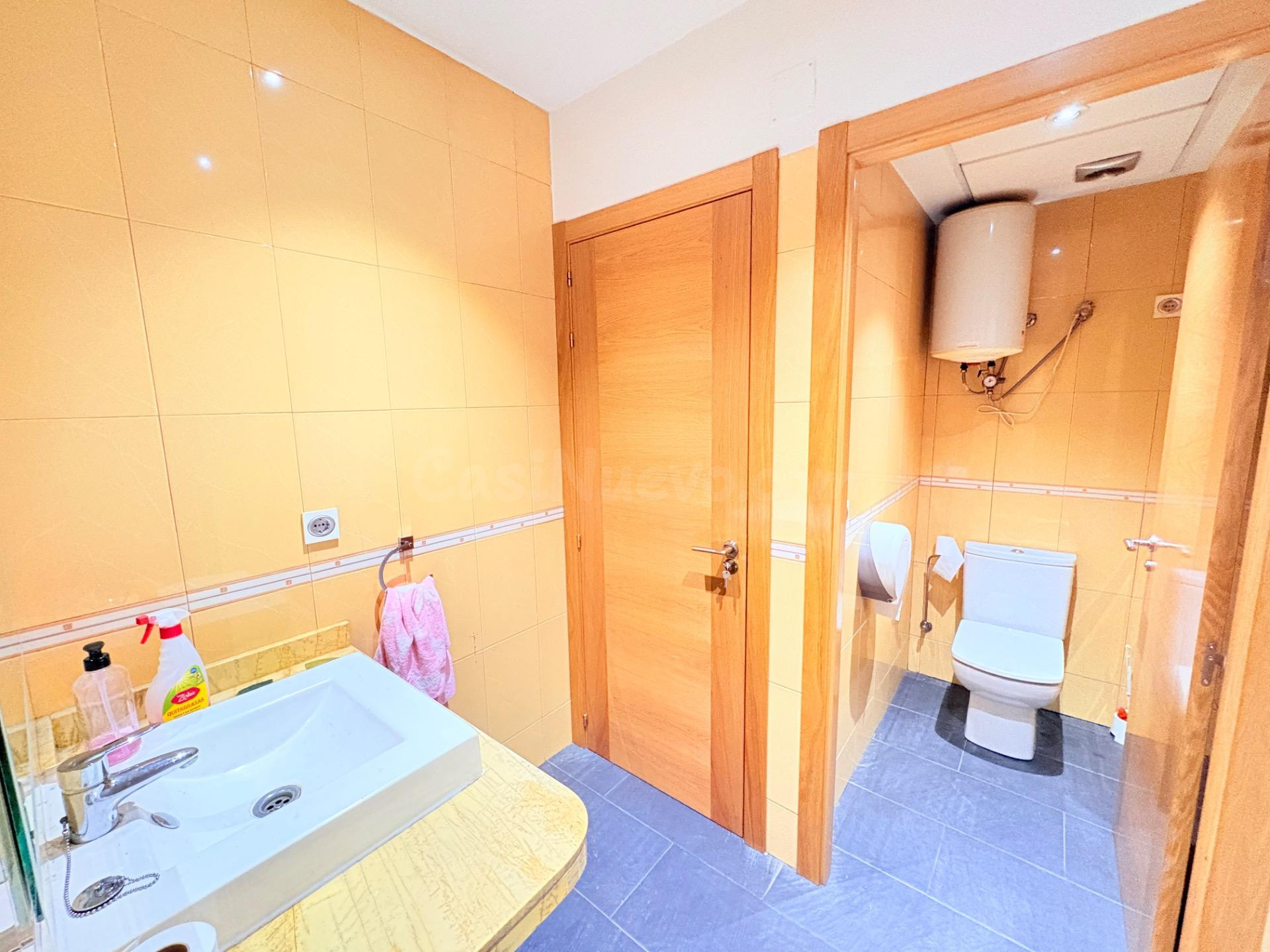 ¡Oportunidad Única en Ponferrada! Local Comercial Seminuevo  - foto 5