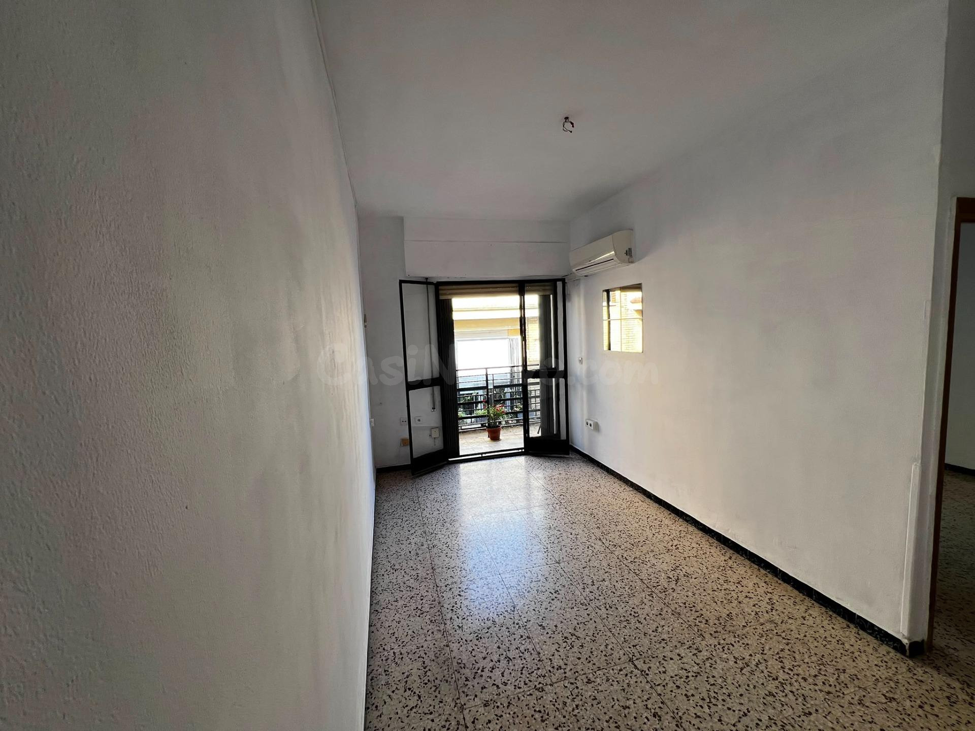 PISO EN AVENIDA RESOLANA CON TERRAZA Y ASCENSOR JUNTO A LA M - foto 5