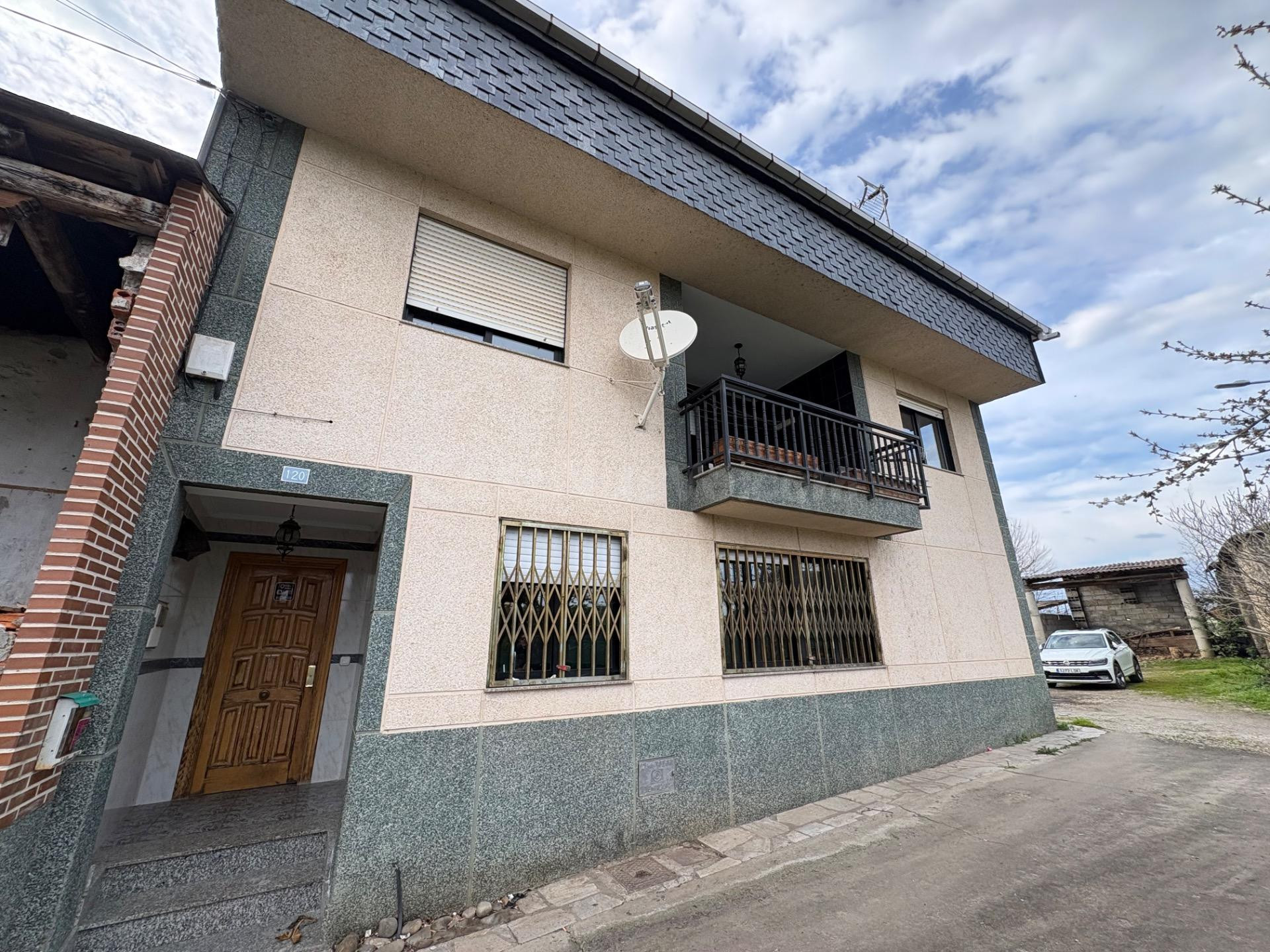 CASA EN CARRACEDELO