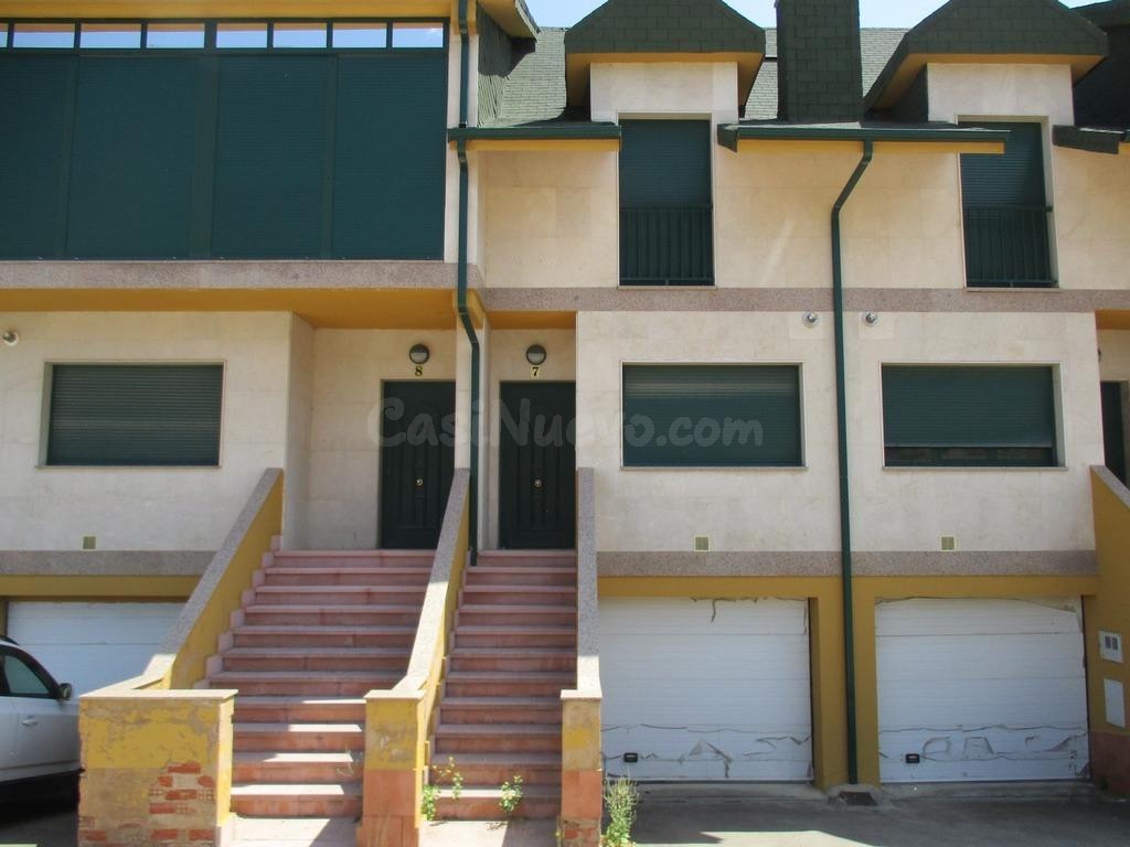 ADOSADO EN LLANOS DE ALBA (LA ROBLA) - INMUEBLE SIN POSESION