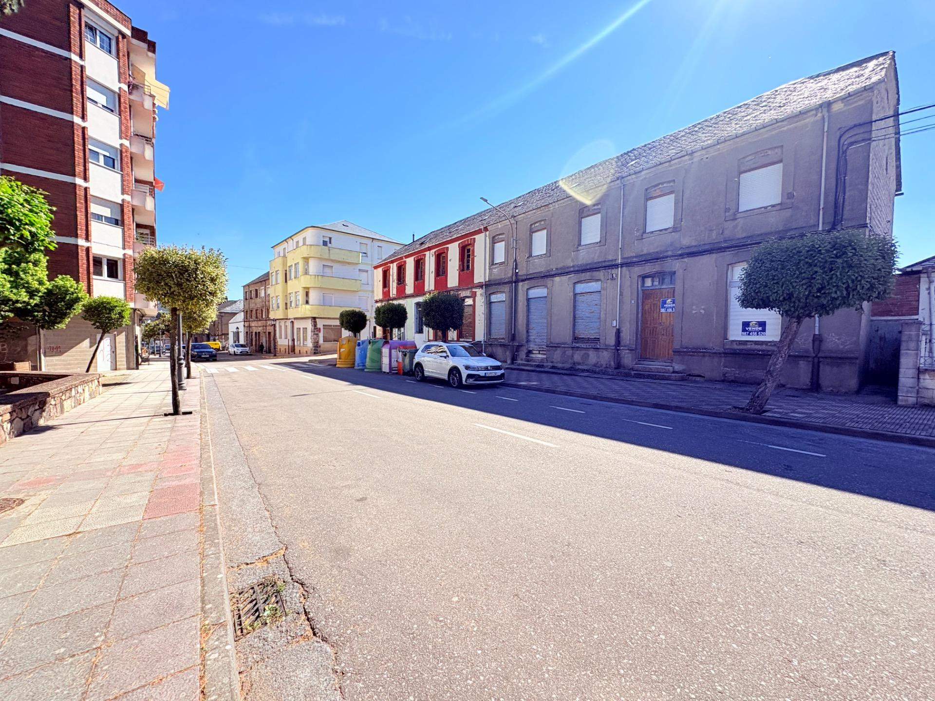 CASA CON PATIO Y HUERTO PARA REFORMAR