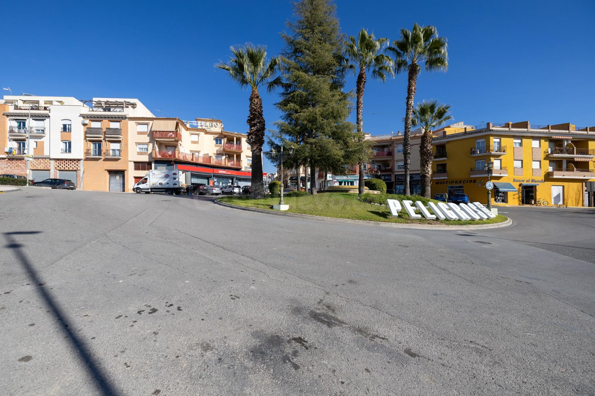 ️ Plaza de garaje amplia + trastero en Peligros