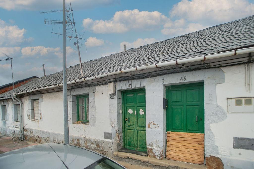 CASA PARA REFORMAR COMPLETAMENTE EN FABERO DEL BIERZO