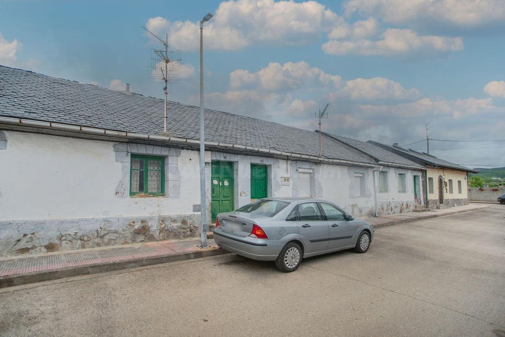 CASA PARA REFORMAR COMPLETAMENTE EN FABERO DEL BIERZO - foto 2