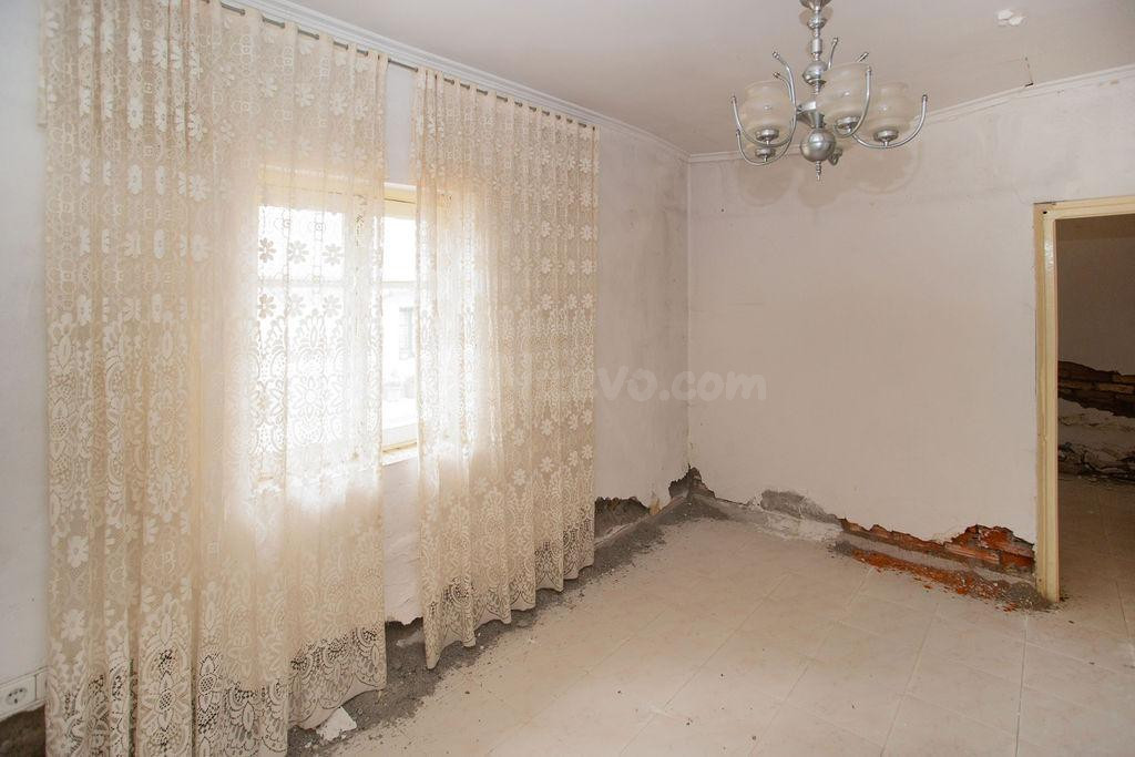 CASA PARA REFORMAR COMPLETAMENTE EN FABERO DEL BIERZO - foto 4