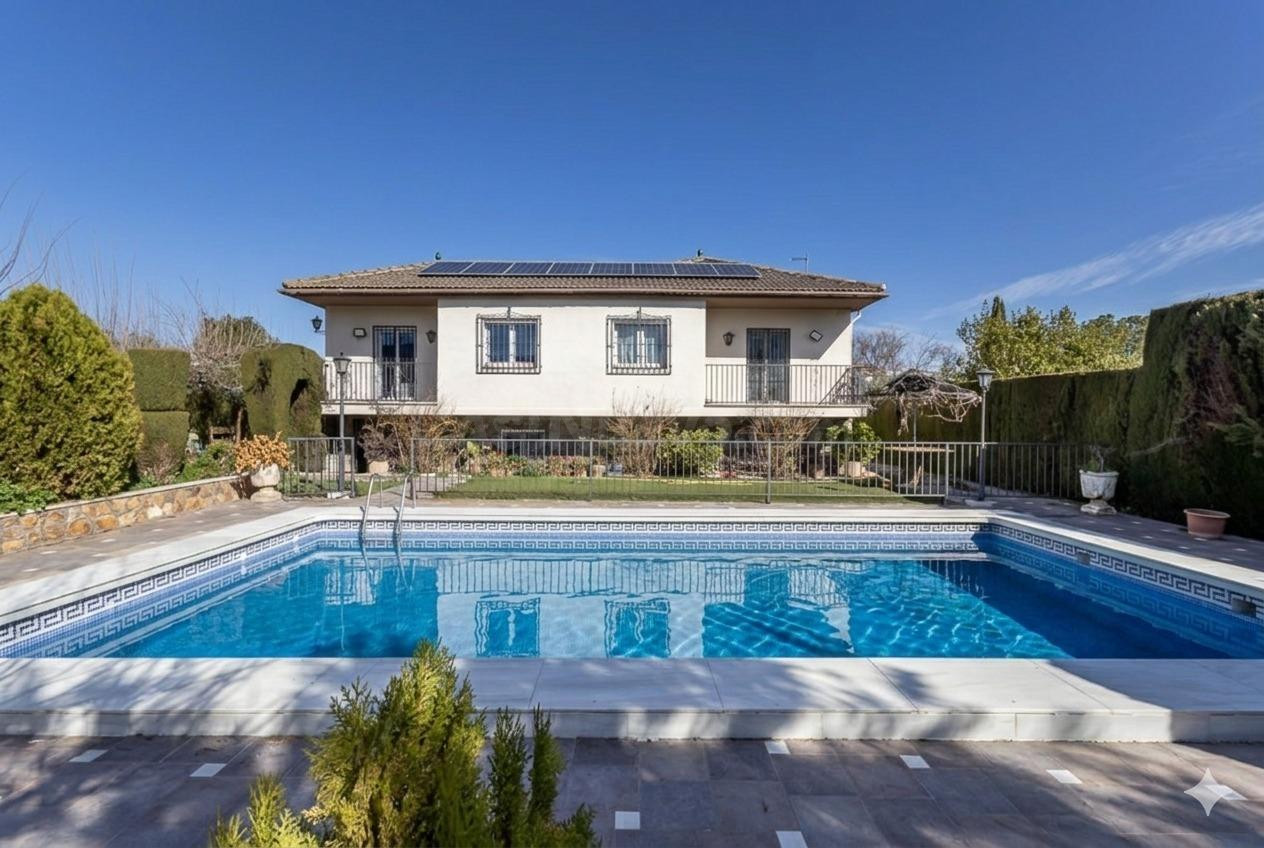CHALET CON PARCELA URBANIZABLE