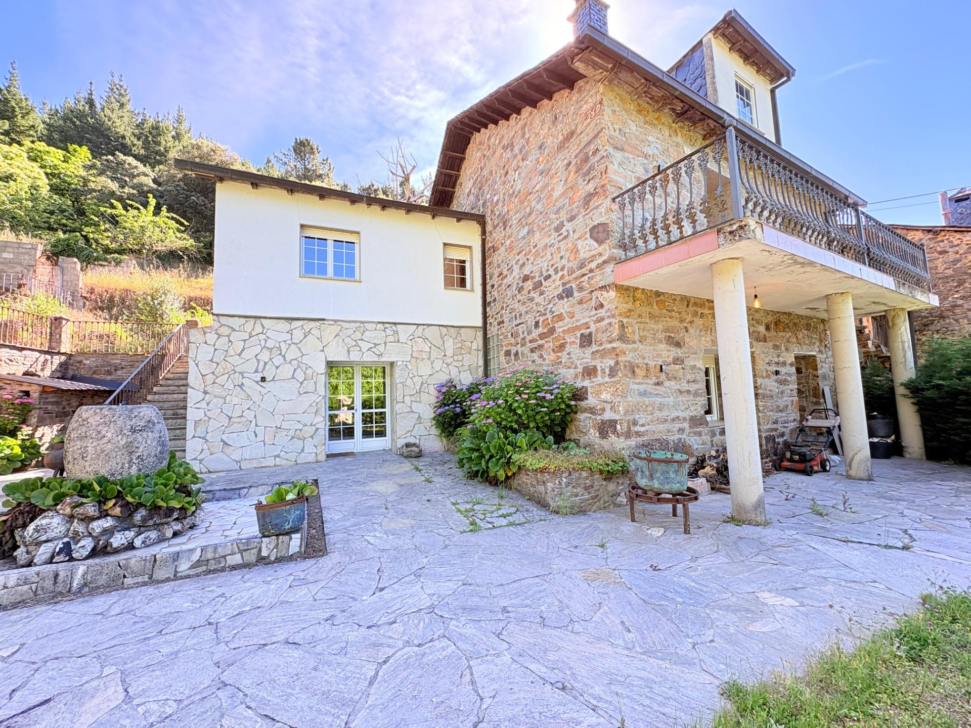 CHALET CON TERRENO + NAVE + CASA AUXILIAR
