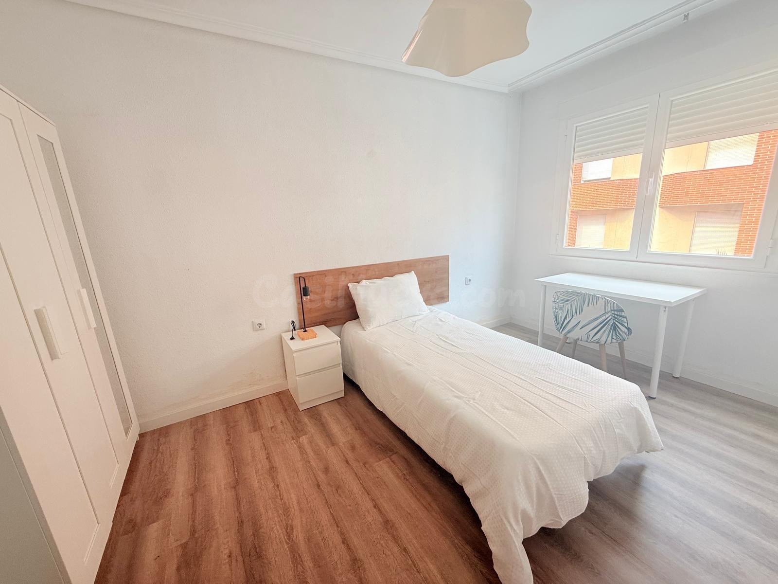 ALQUILER DE habitaciones PARA ESTUDIANTES 200€. CERCA DE LA  - foto 5