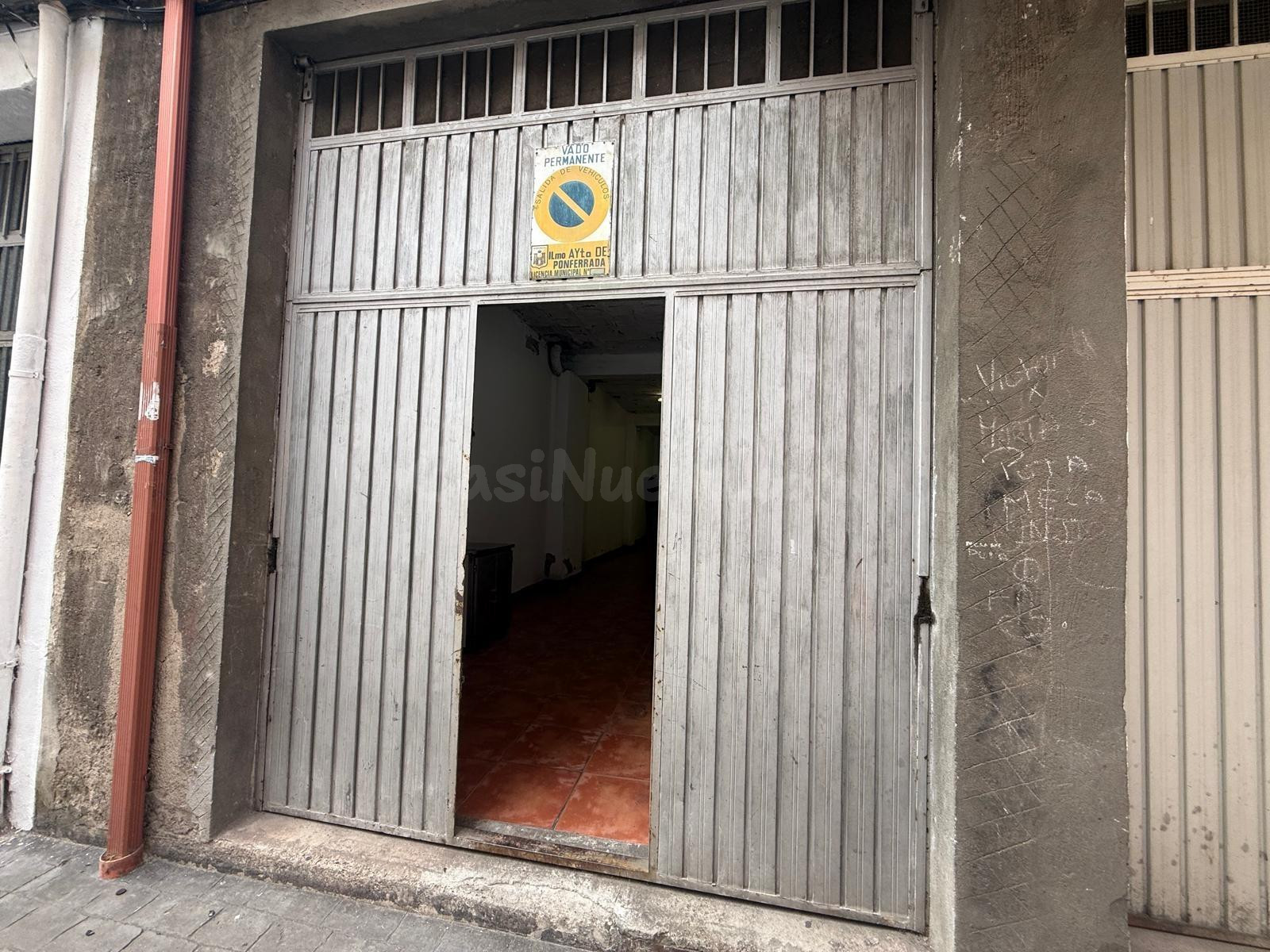 VENTA DE LOCAL-GARAJE CON VADO PERMANENTE - foto 3