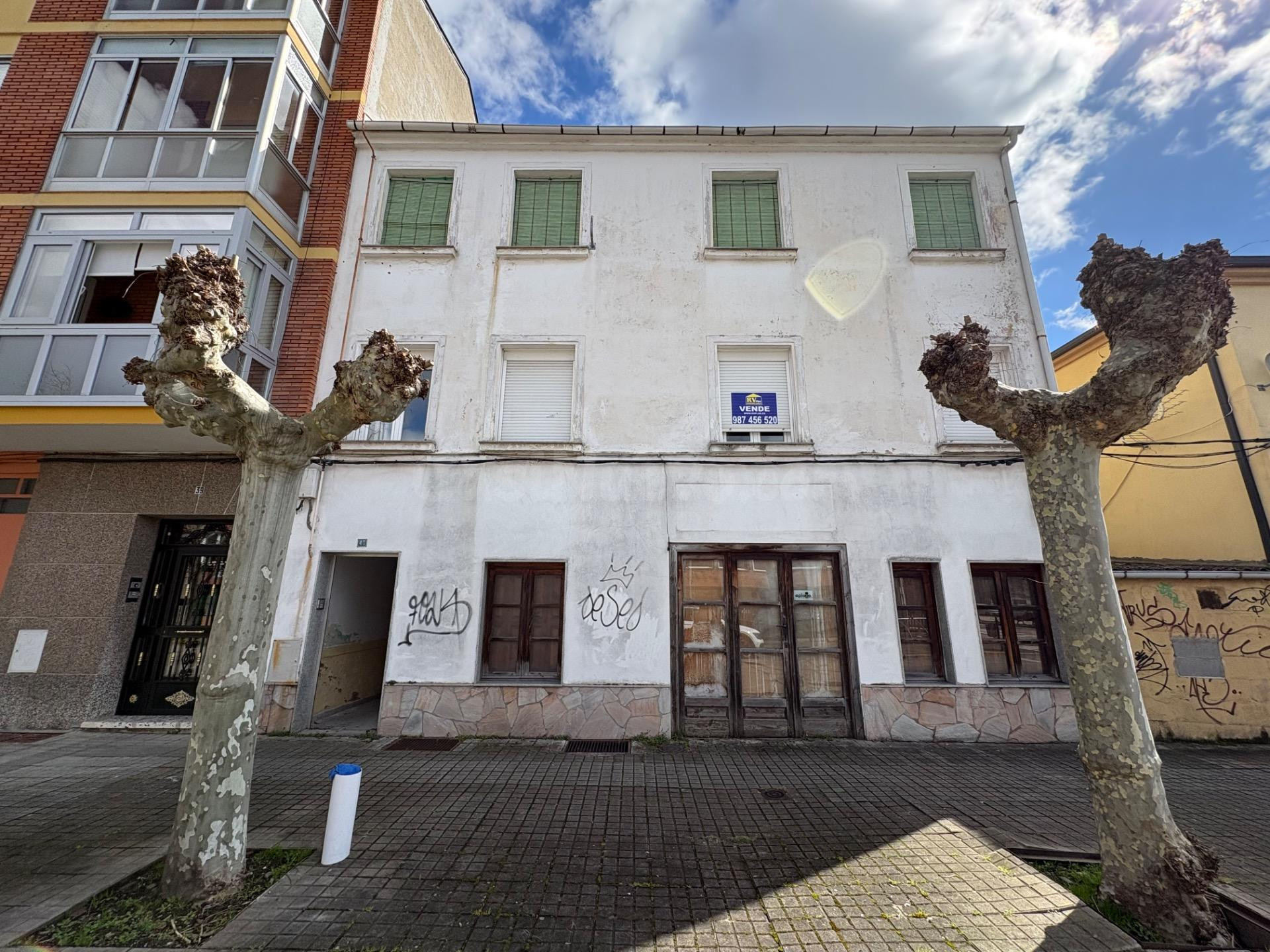 EDIFICIO EN FLORES DEL SIL