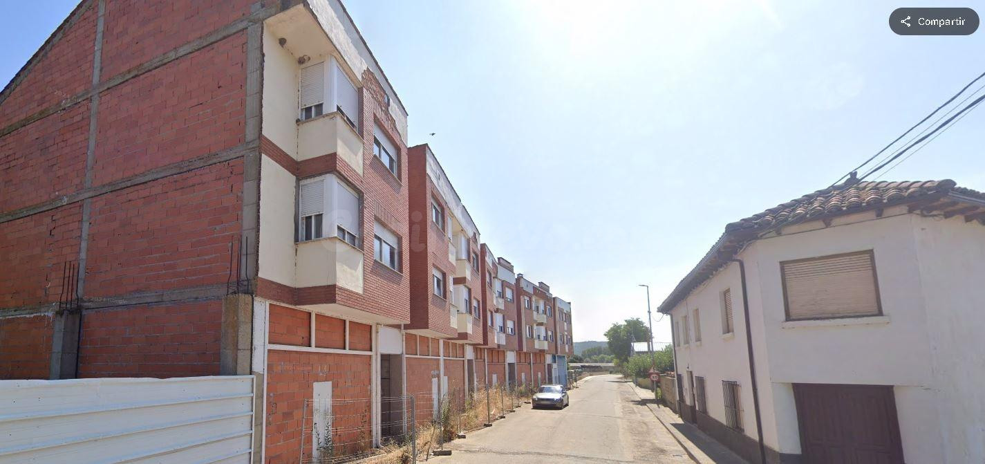 LOCAL COMERCIAL DESTINADO A GARAJES EN SANTA COLOMBA DE CURUEÑO