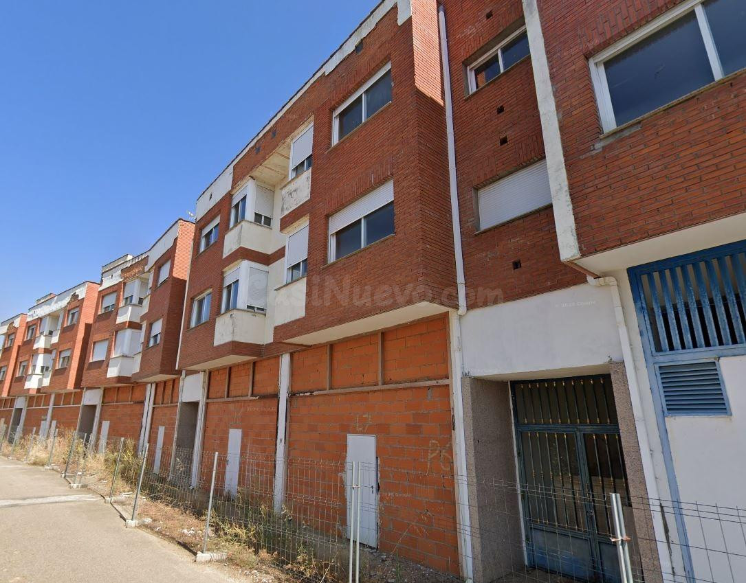LOCAL COMERCIAL DESTINADO A GARAJES EN SANTA COLOMBA DE CURUEÑO - foto 2