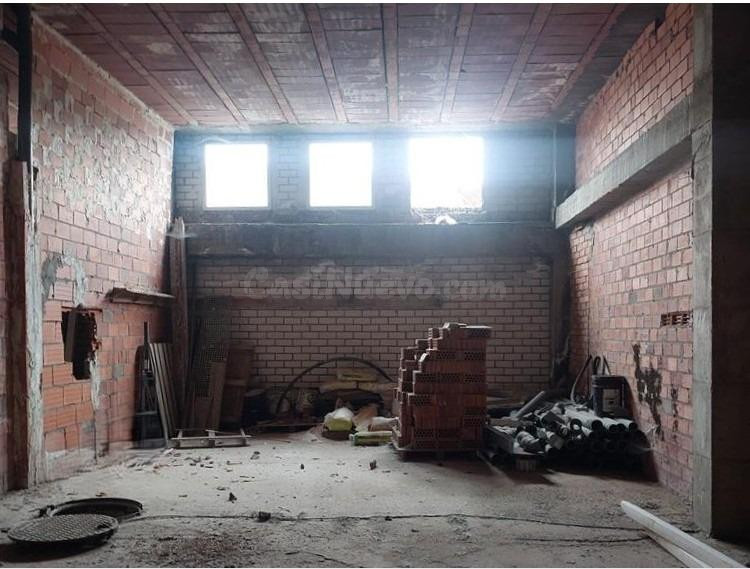 LOCAL COMERCIAL DESTINADO A GARAJES EN SANTA COLOMBA DE CURUEÑO - foto 5