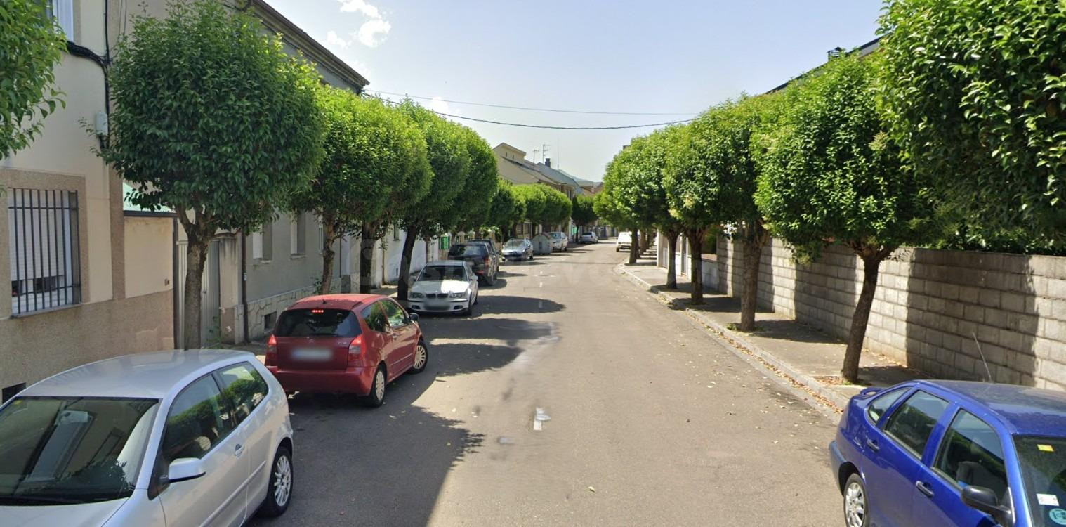 PISO EN RENTABILIDAD EN ZONA COMPOSTILLA - PONFERRADA - foto 2