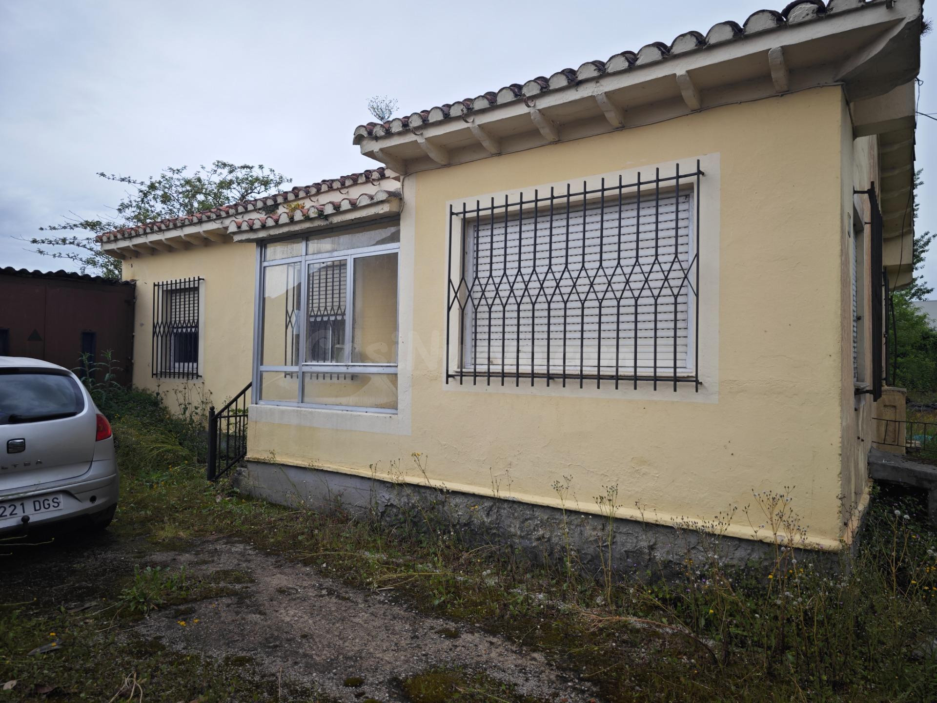 Casa independiente en Ganzo (Torrelavega) con gran potencial - foto 2