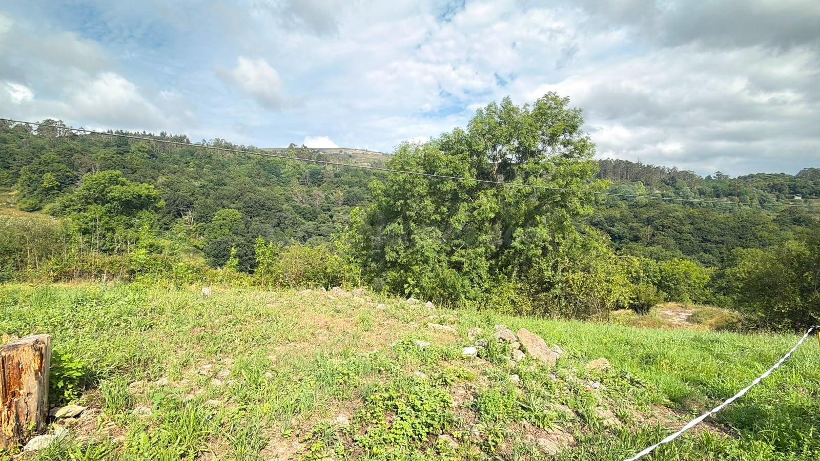 Terreno urbano + finca de 1.553 m2 en Udías, Cantabria - foto 4