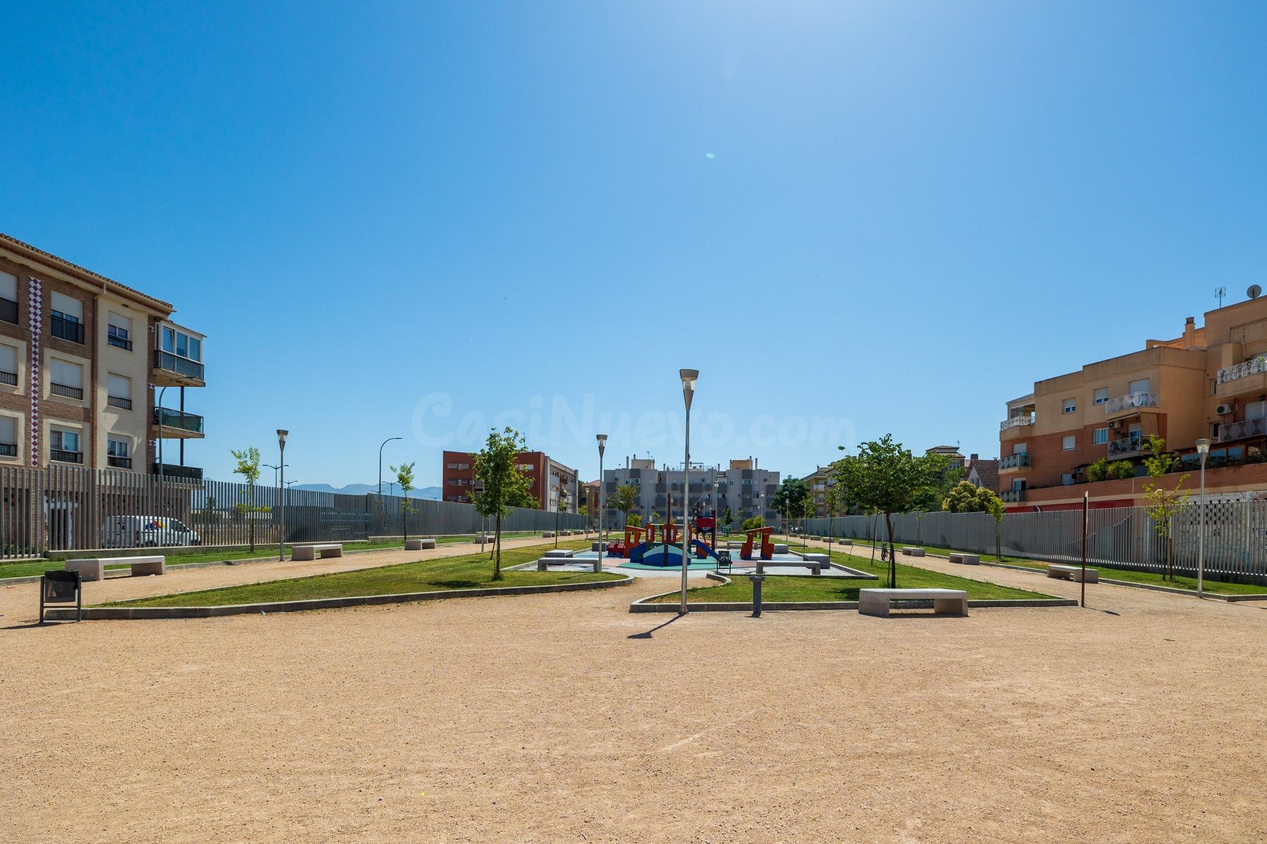 estupendo solar para construir en el mismo centro de Santa F - foto 5
