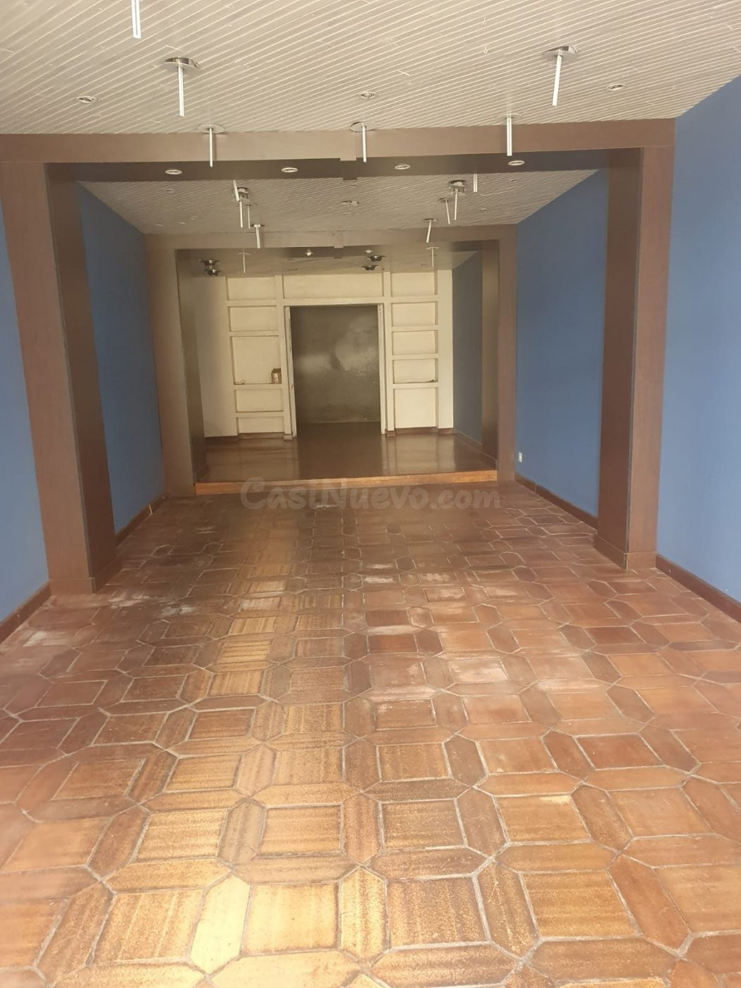 ALQUILER DE LOCAL EN EL CENTRO DE PONFERRADA, AL LADO DE LA  - foto 2