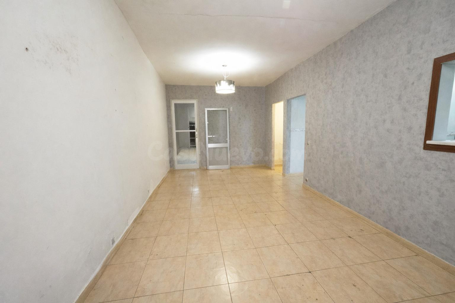 SE VENDE CASA ADOSADA EN TERRASSA, ZONA POBLE NOU