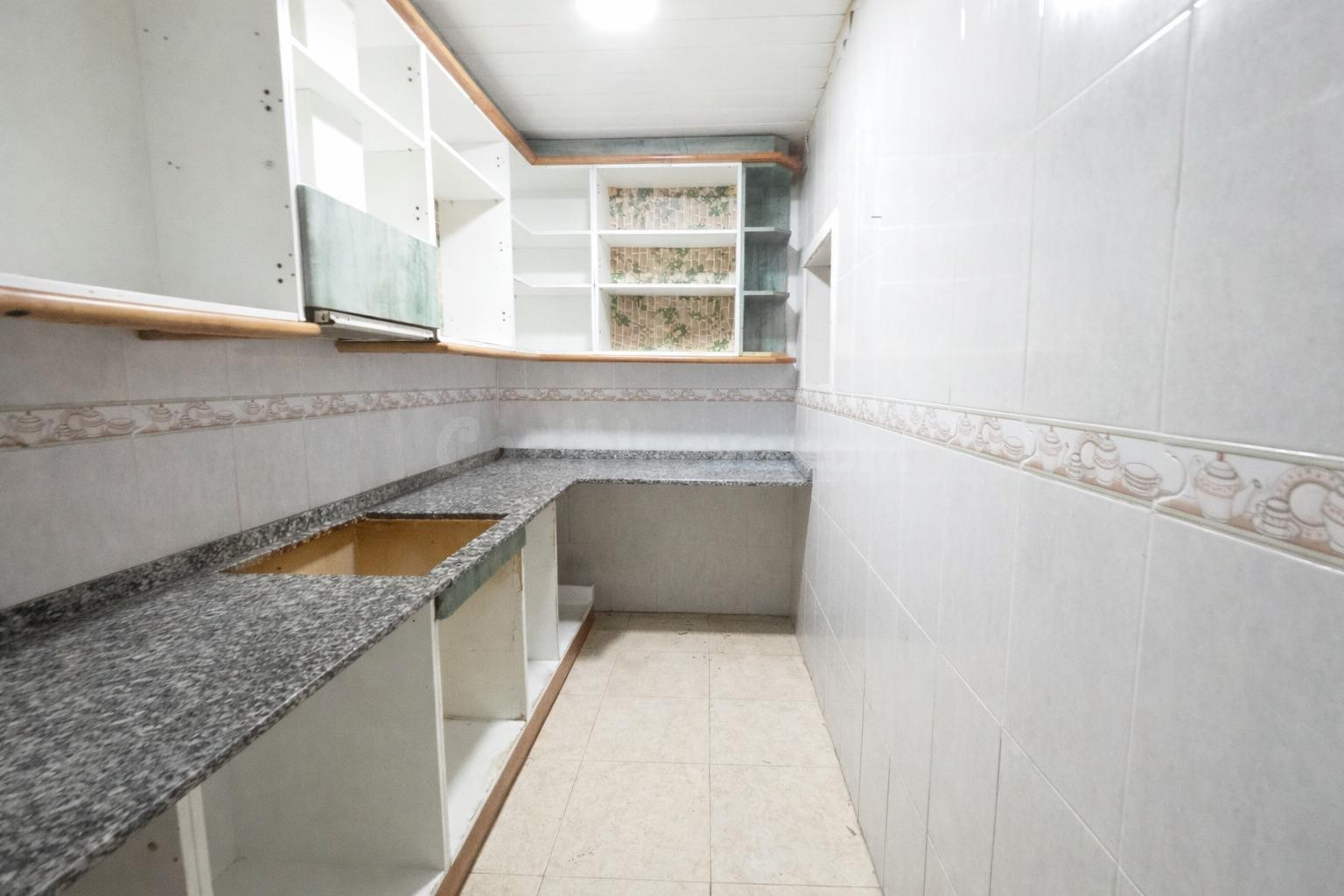 SE VENDE CASA ADOSADA EN TERRASSA, ZONA POBLE NOU - foto 2