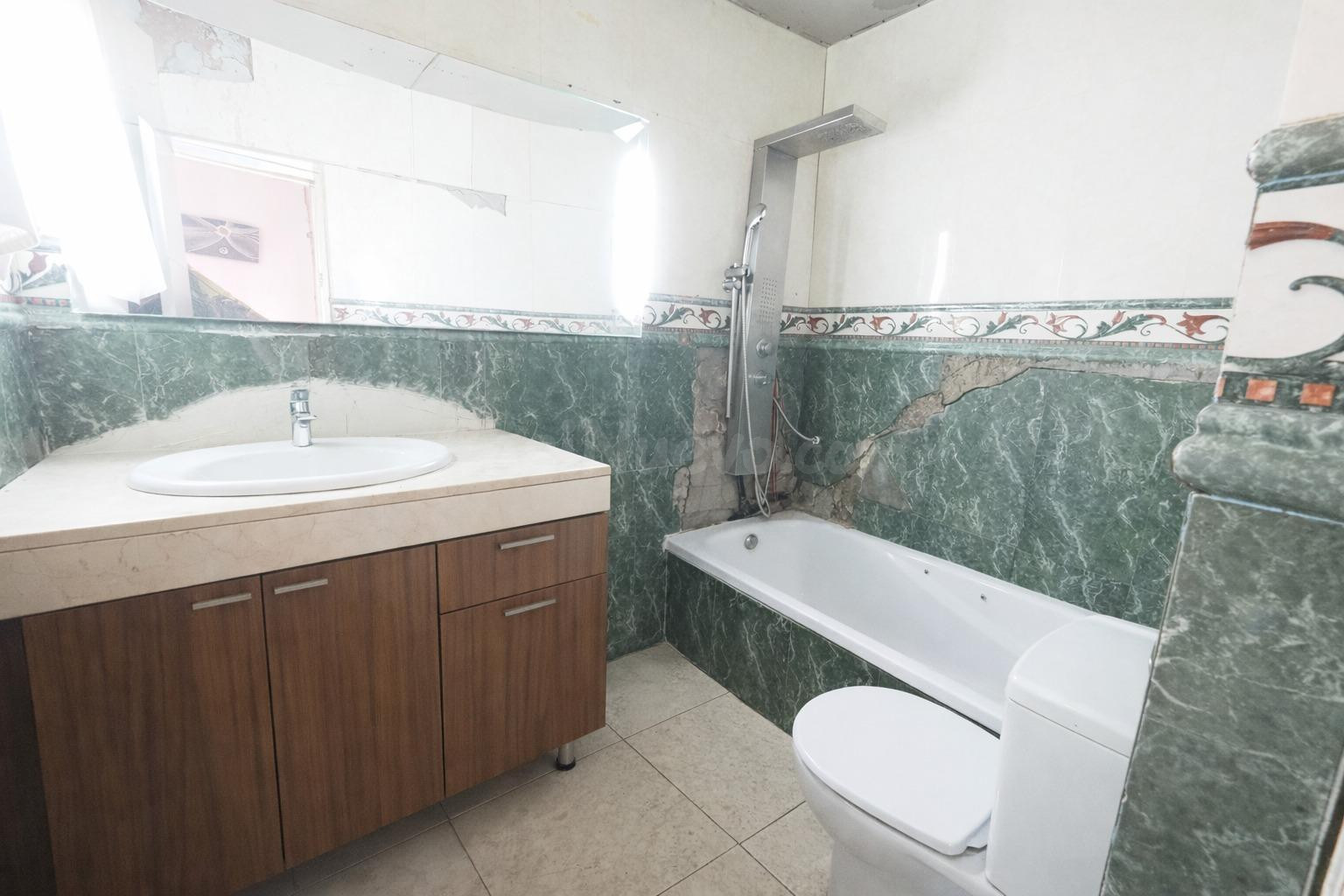 SE VENDE CASA ADOSADA EN TERRASSA, ZONA POBLE NOU - foto 3