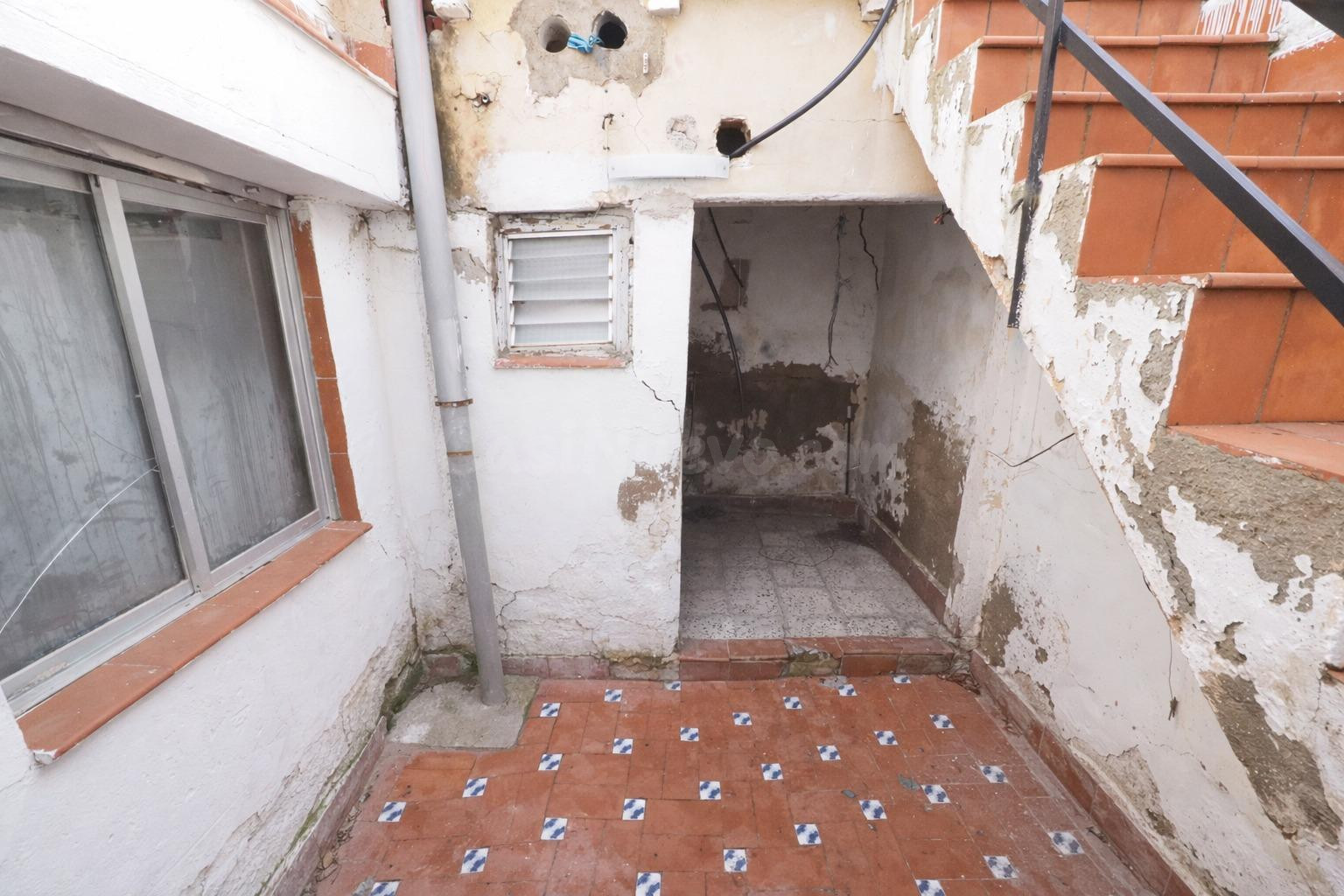 SE VENDE CASA ADOSADA EN TERRASSA, ZONA POBLE NOU - foto 4