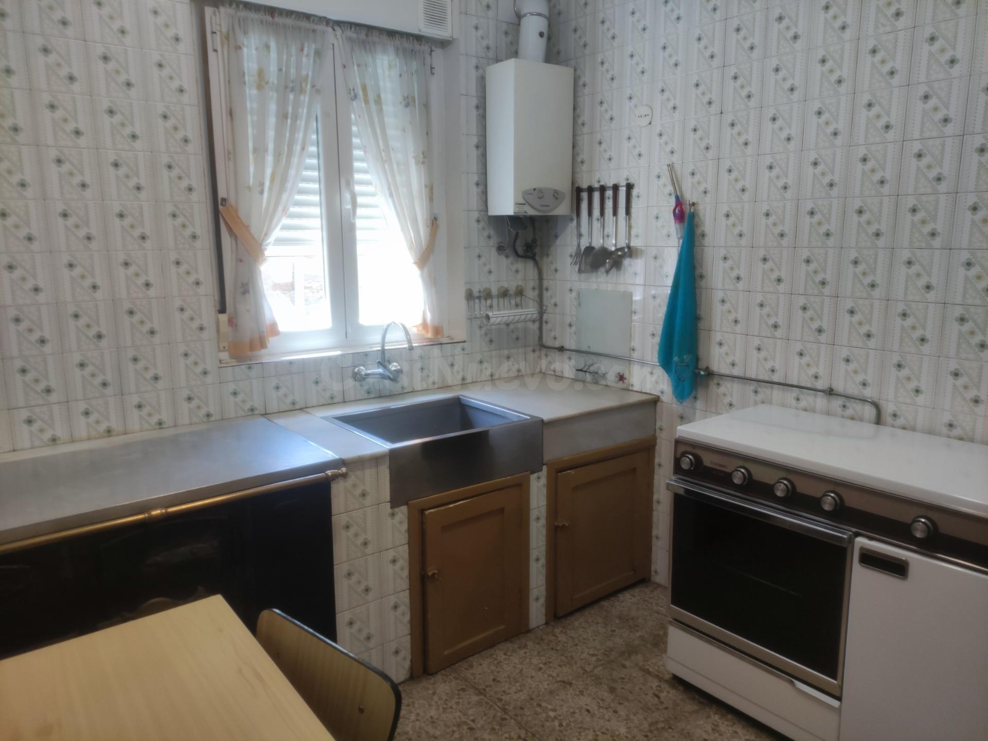 Amplia Casa en Cubillos del Sil a un Precio Imbatible de €99 - foto 2