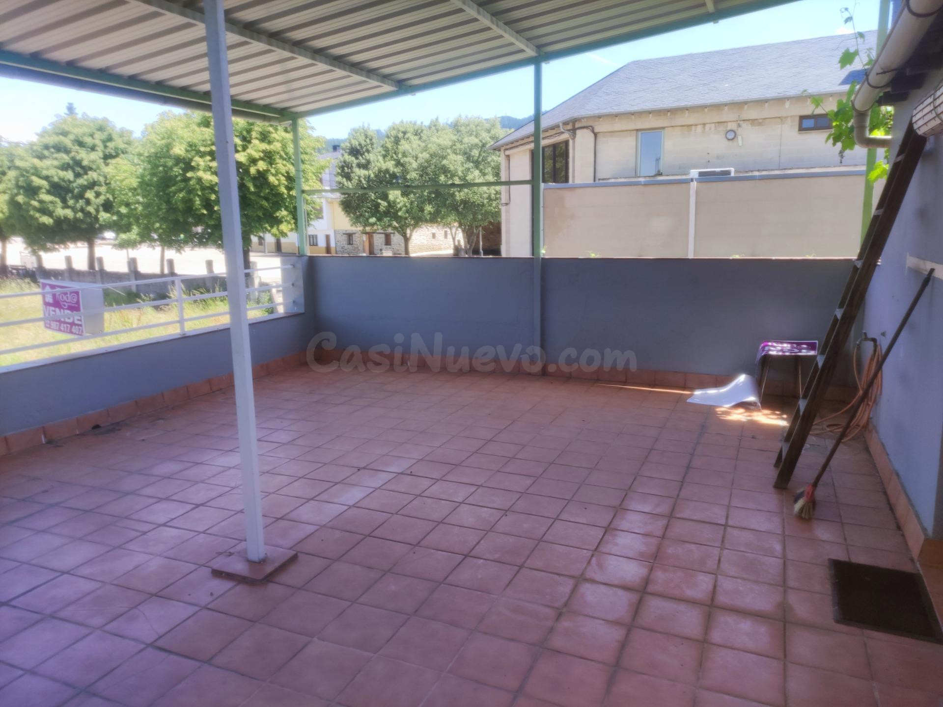 Amplia Casa en Cubillos del Sil a un Precio Imbatible de €99 - foto 4