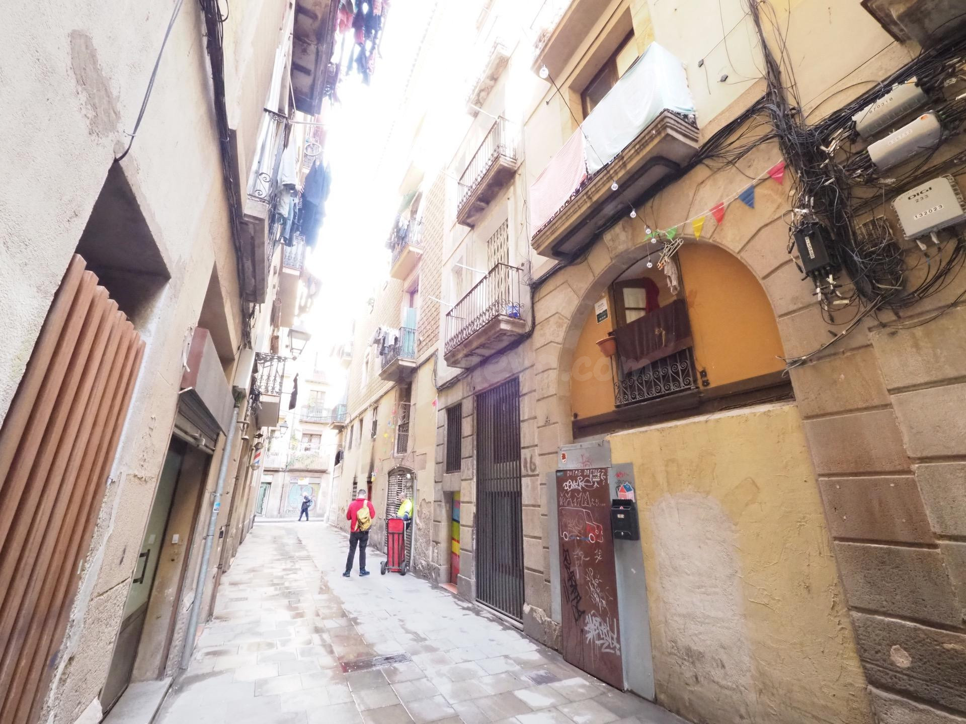 SE VENDE PISO BARCELONA, ZONA EN EL RAVAL - foto 4