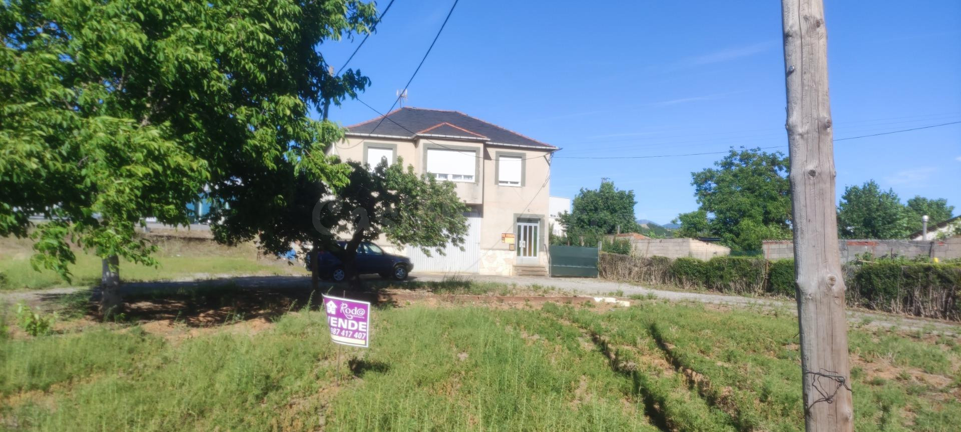 Amplia Casa con Terreno en Ponferrada por €159.000