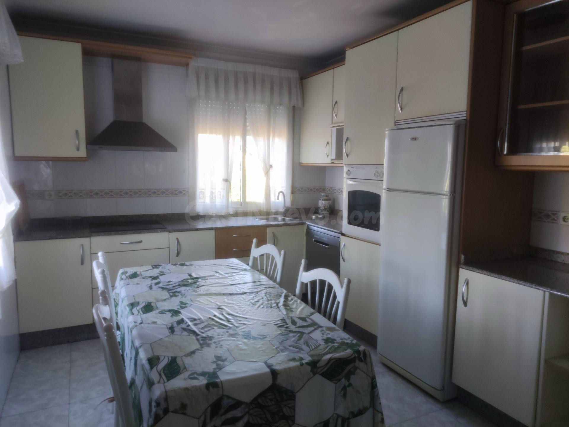 Amplia Casa con Terreno en Ponferrada por €159.000 - foto 2