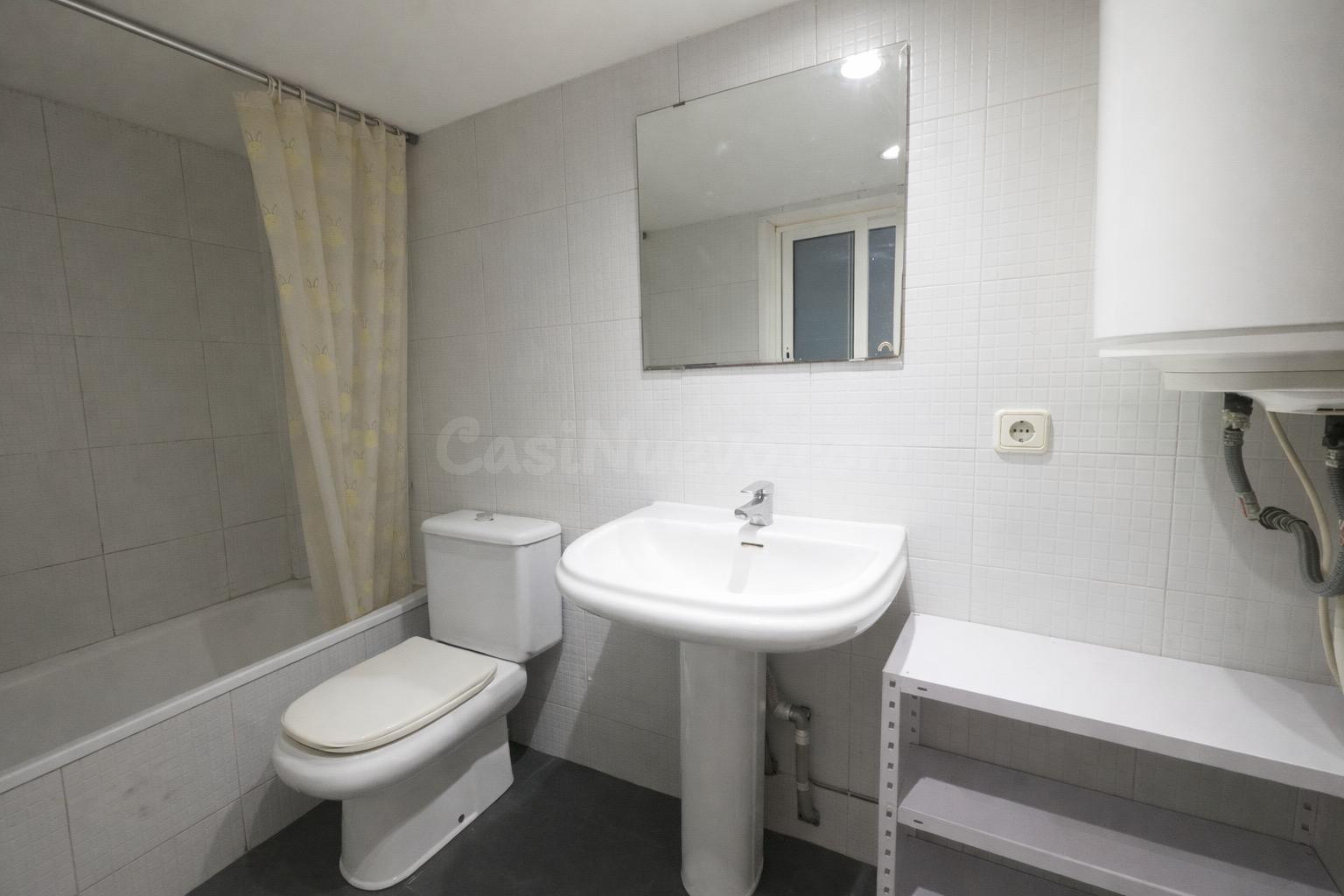 SE VENDE PISO EN BARCELONA, ZONA EL RAVAL - foto 4