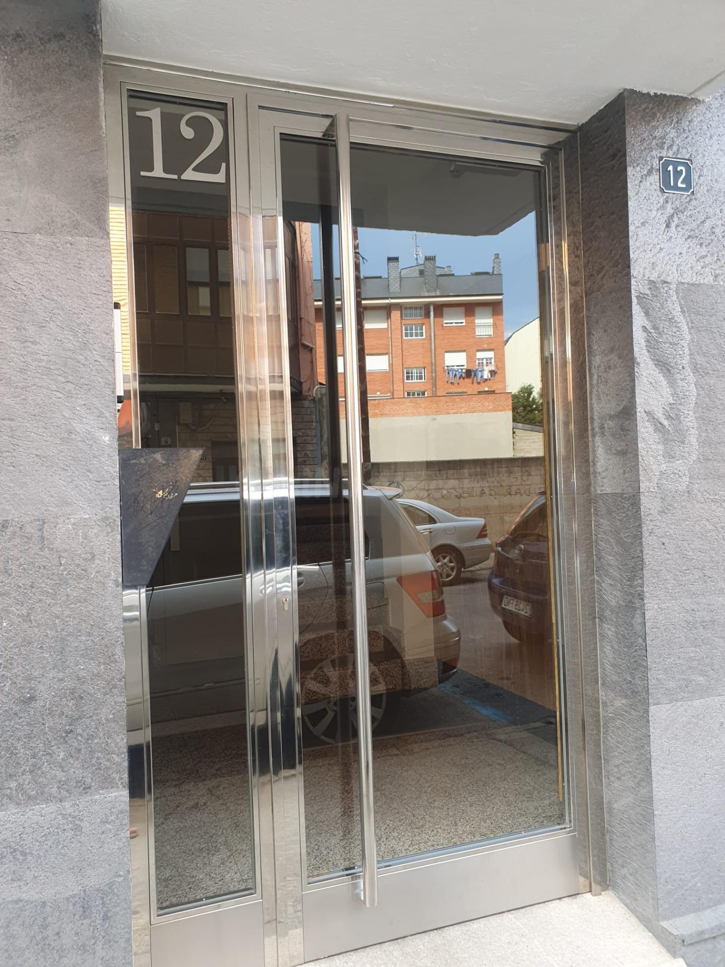 Amplio Piso en el Corazón de Ponferrada - Oportunidad para R - foto 2