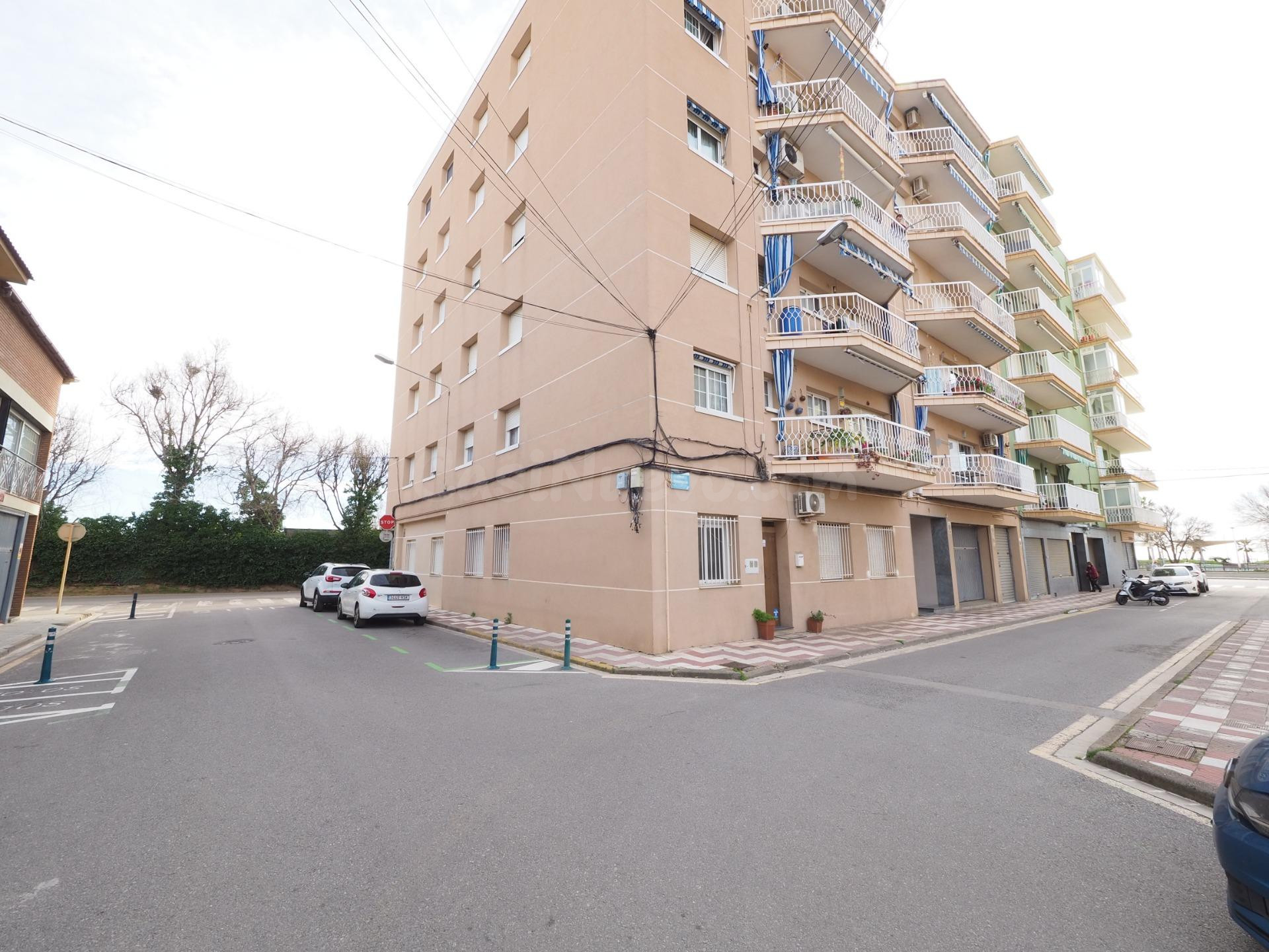 SE VENDE PISO EN PINEDA DE MAR, ZONA POBLENOU
