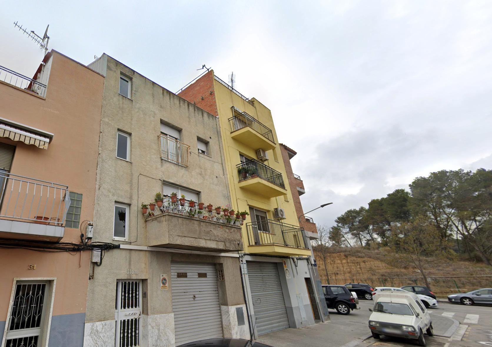 Inversión inmobiliaria en Terrassa: piso 118m² con potencial - foto 2