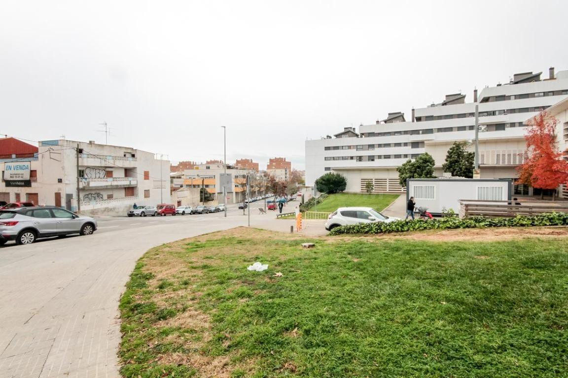 SE VENDE EDIFICIO EN TERRASSA, ZONA TORRE-SANA - foto 4
