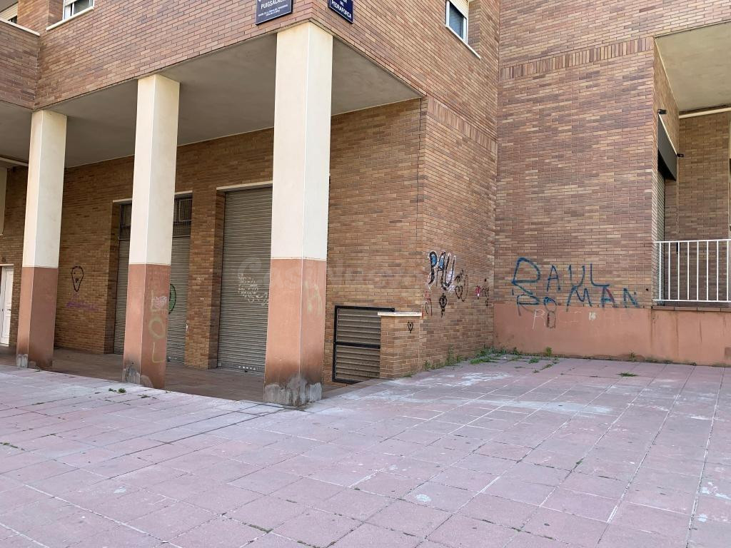 SE VENDEN LOCALES COMERCIALES EN TERRASSA, ZONA LES ARENES - foto 2